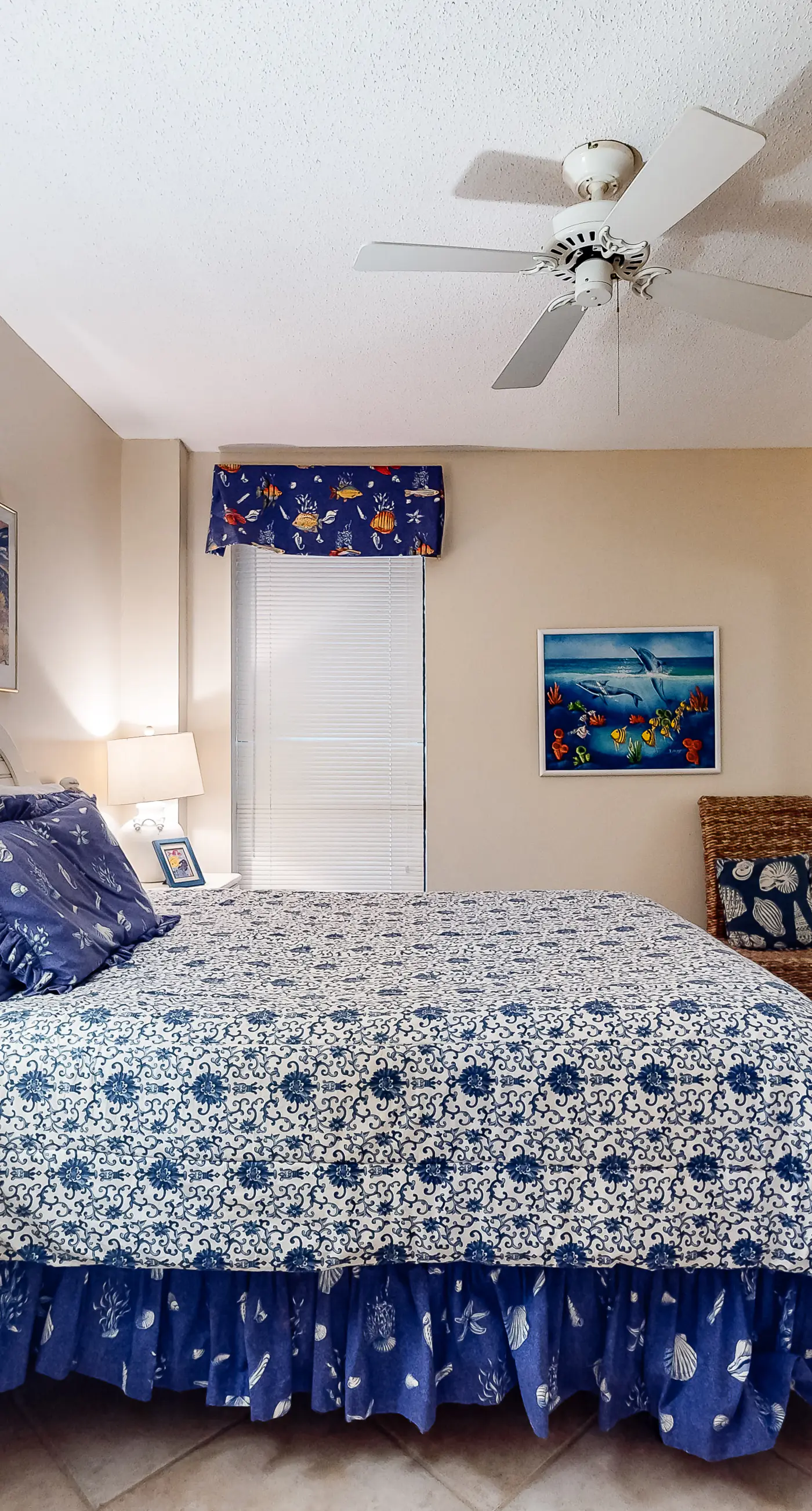 Beachfront condo with private beach access, hot tub, tennis court & pools