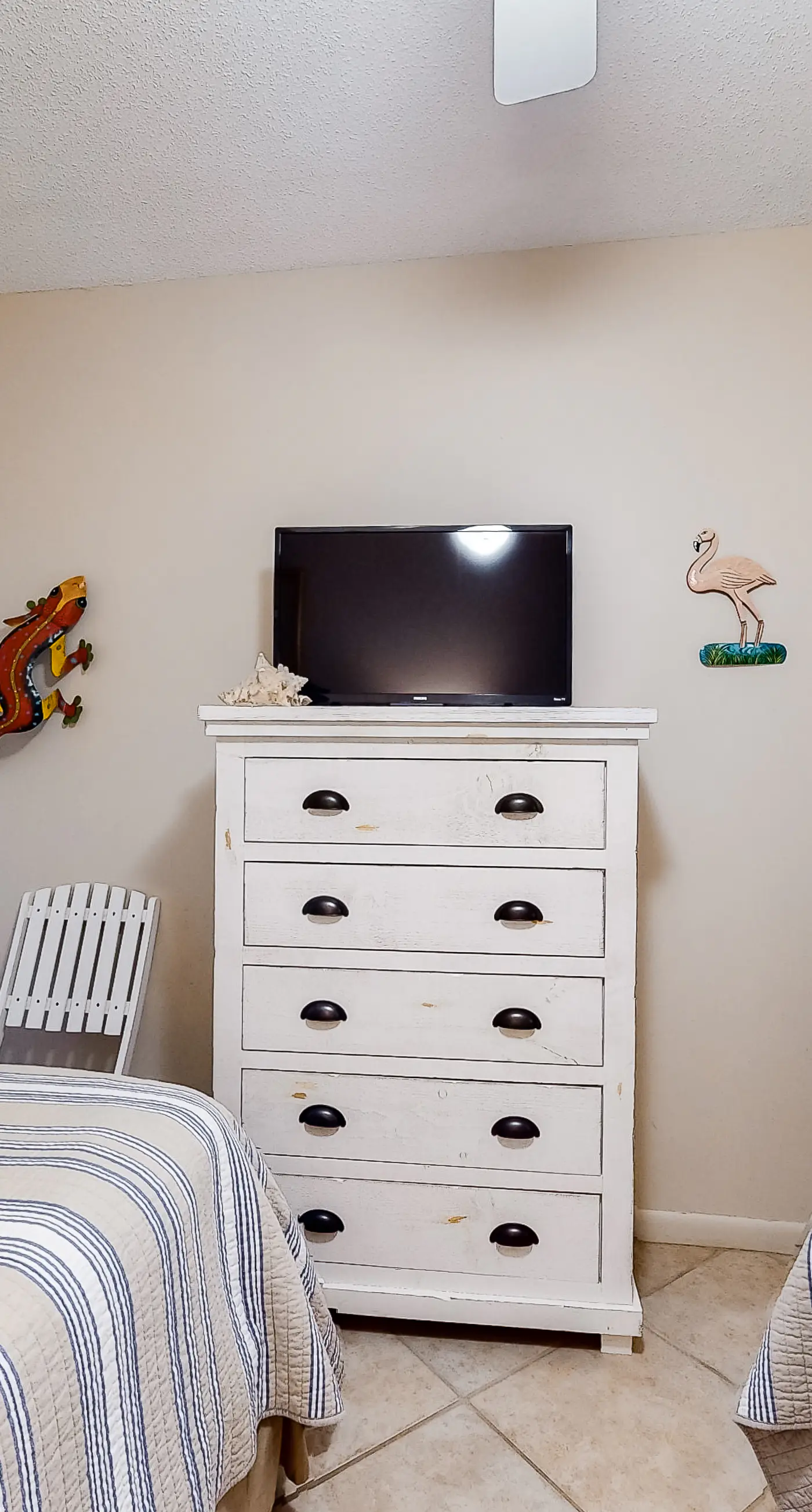 Beachfront condo with private beach access, hot tub, tennis court & pools