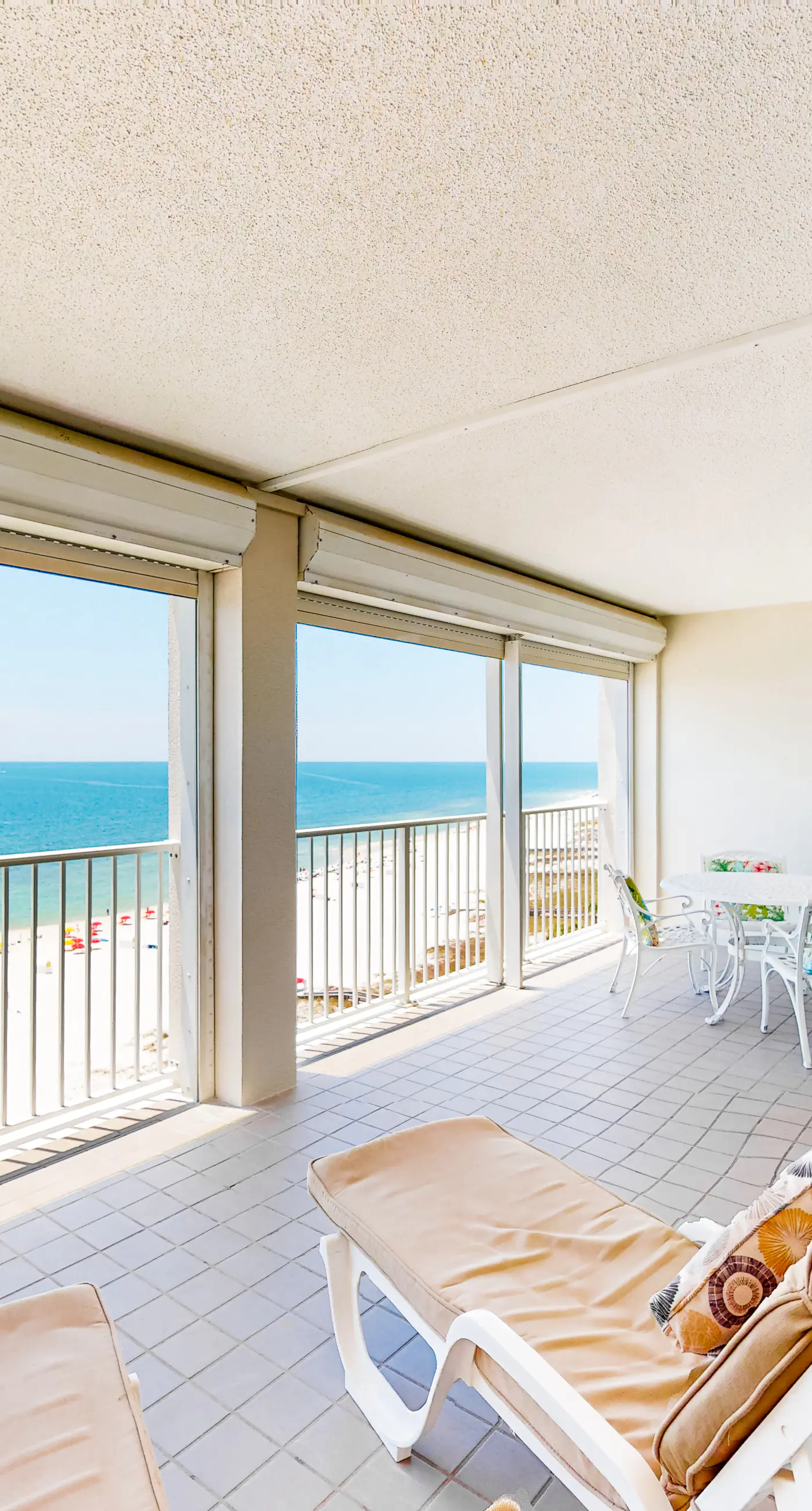 Beachfront condo with private beach access, hot tub, tennis court & pools