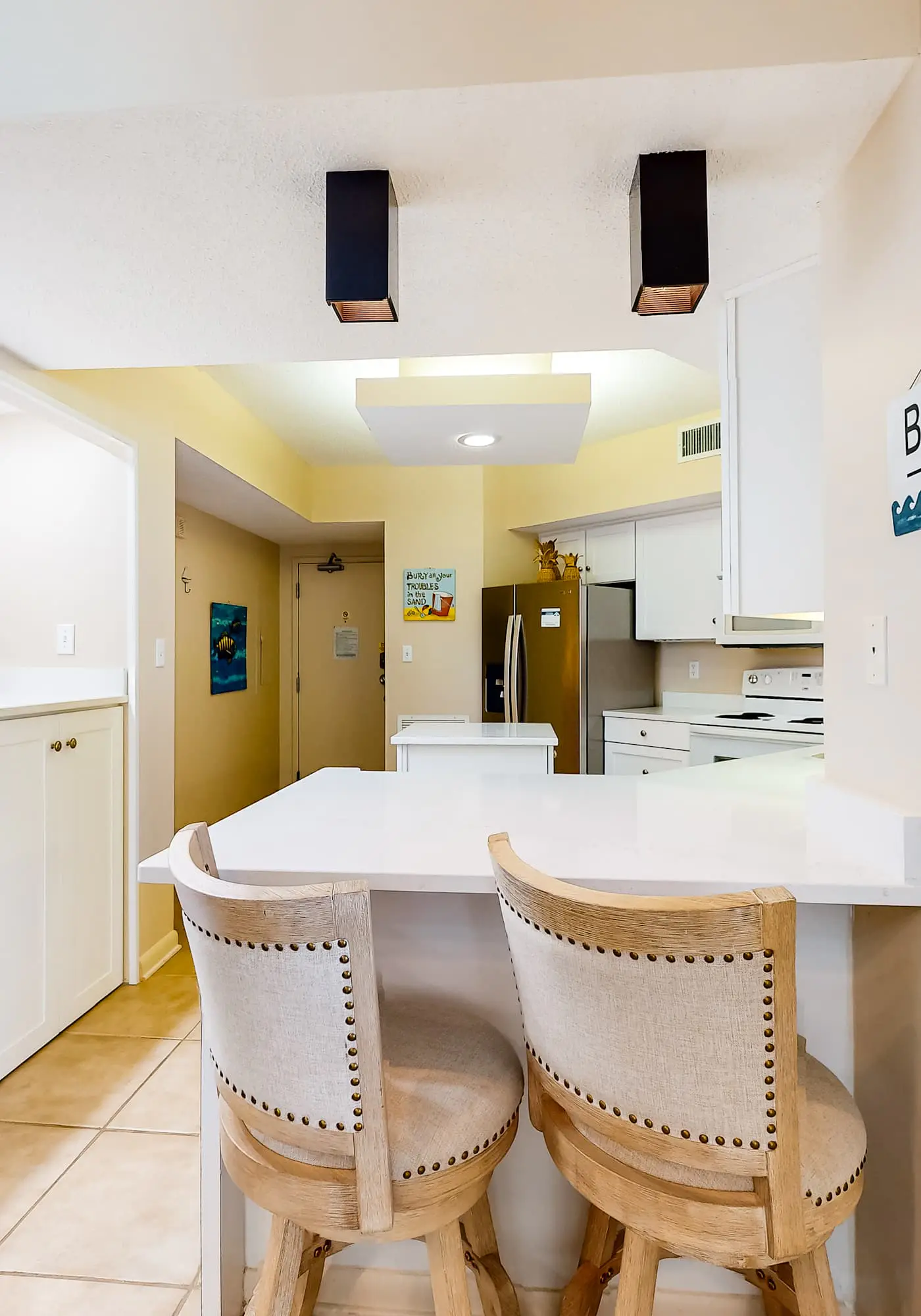 Beachfront condo with private beach access, hot tub, tennis court & pools