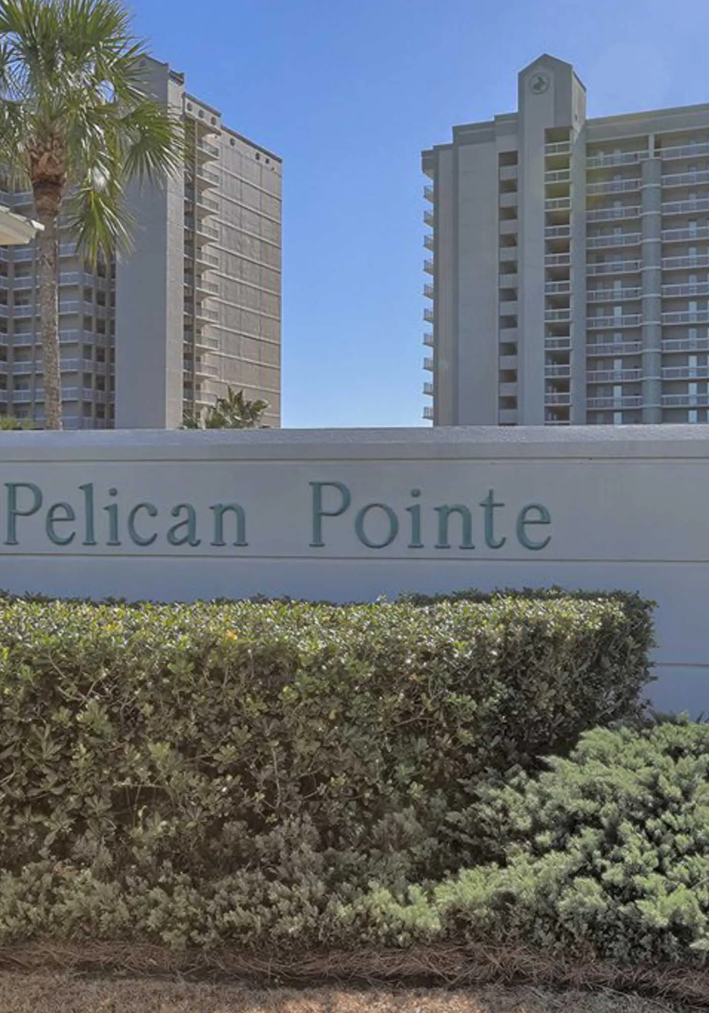 Beachfront condo with private beach access, hot tub, tennis court & pools