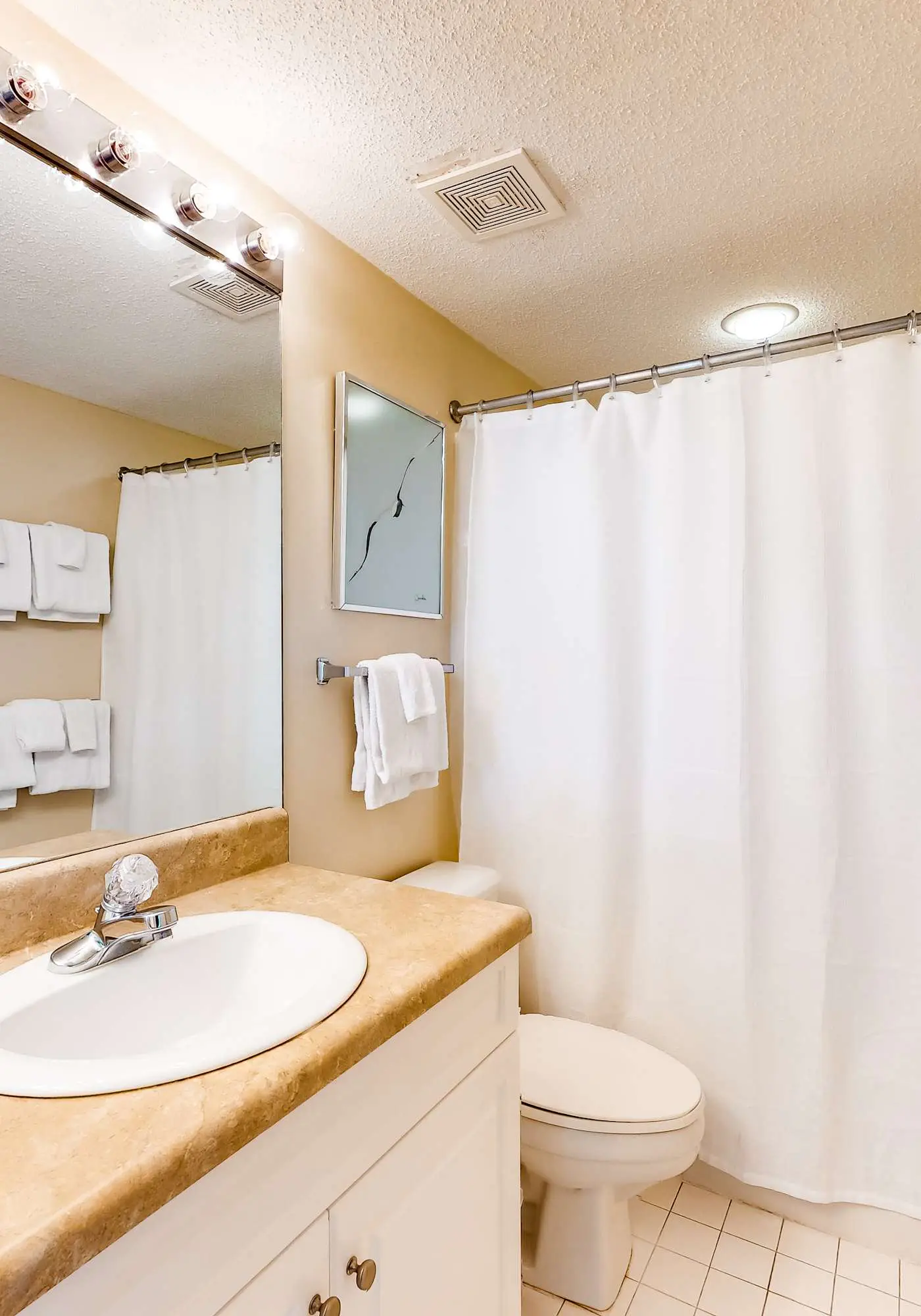 Beachfront condo with private beach access, hot tub, tennis court & pools