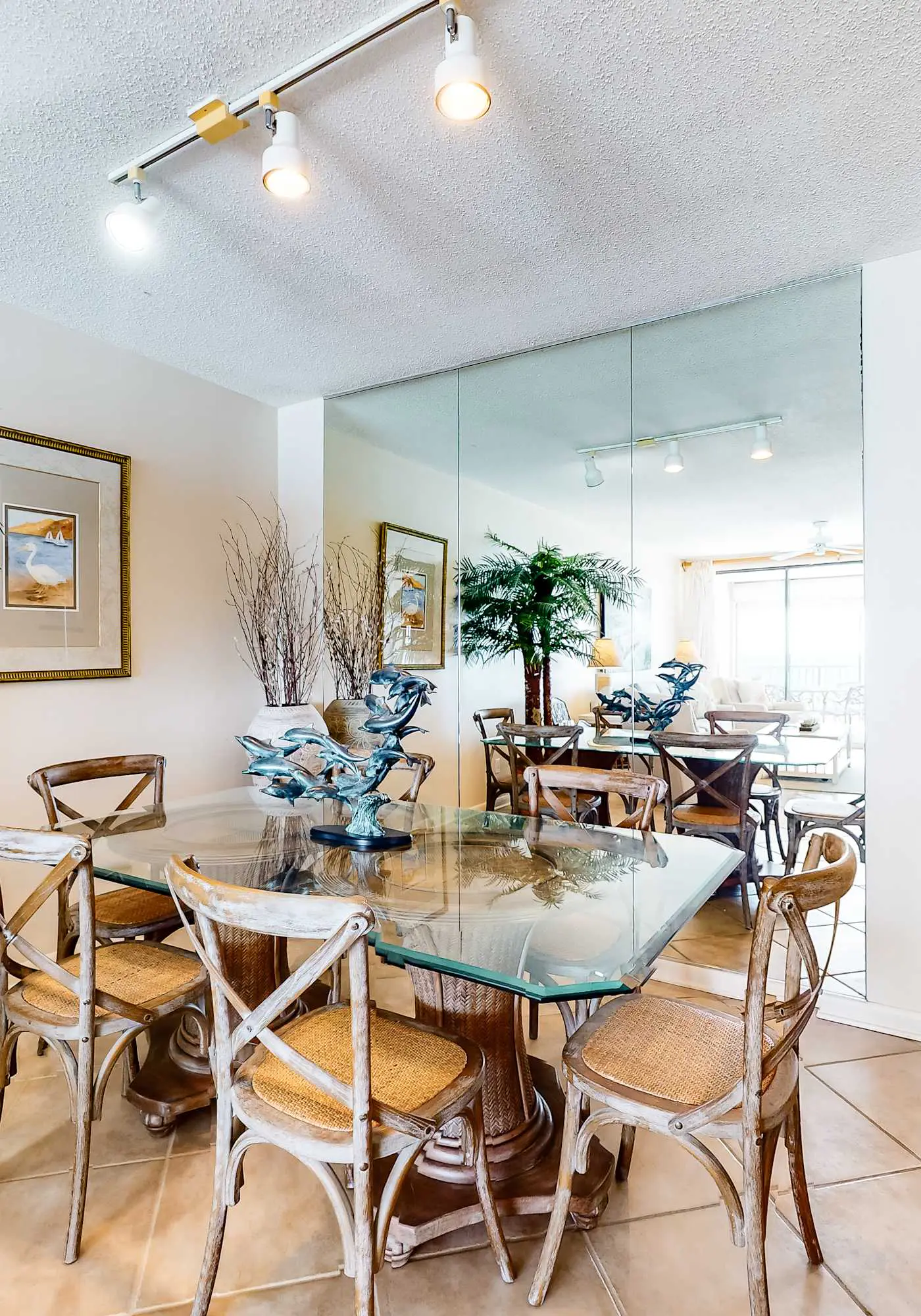 Beachfront condo with private beach access, hot tub, tennis court & pools