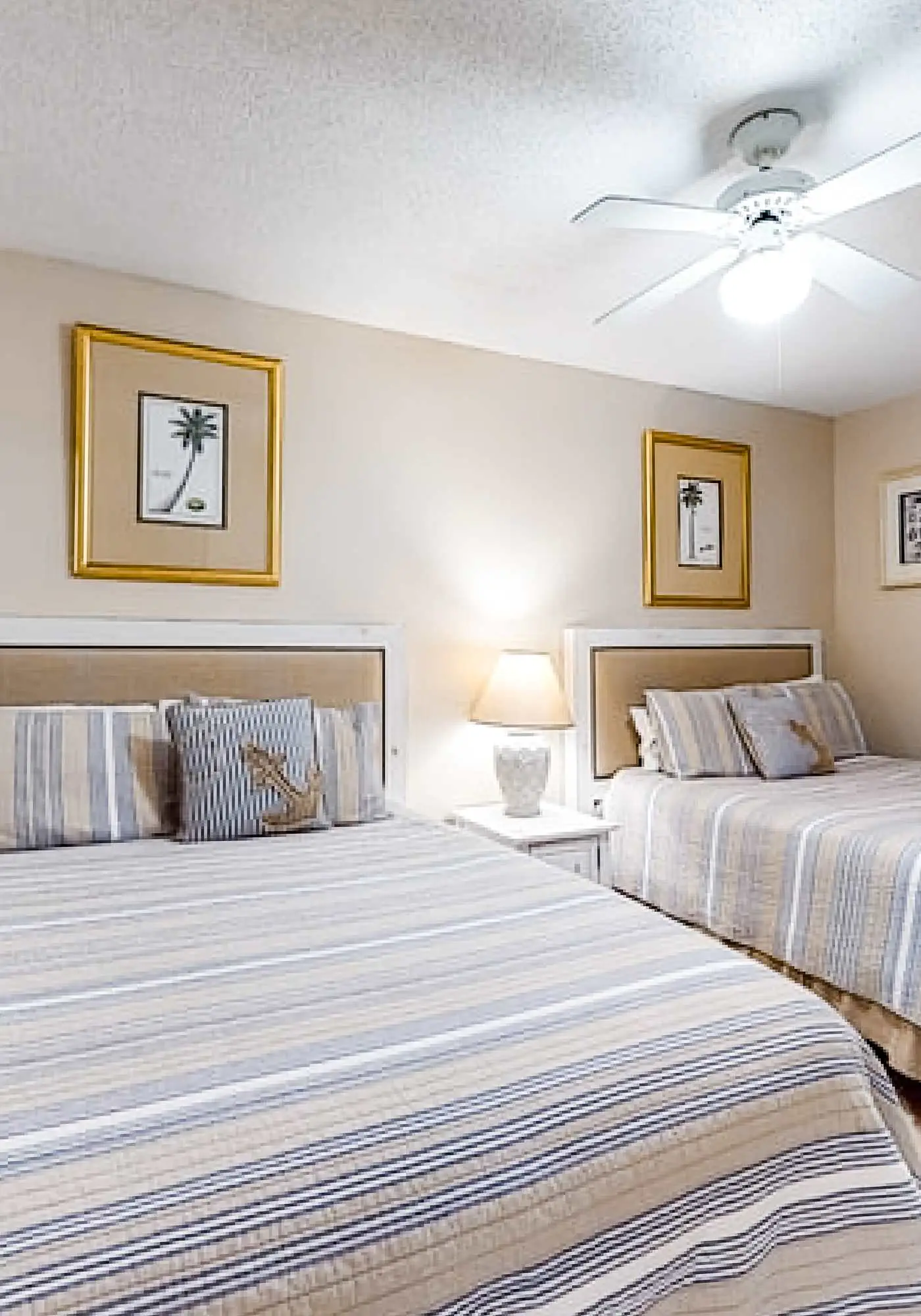 Beachfront condo with private beach access, hot tub, tennis court & pools