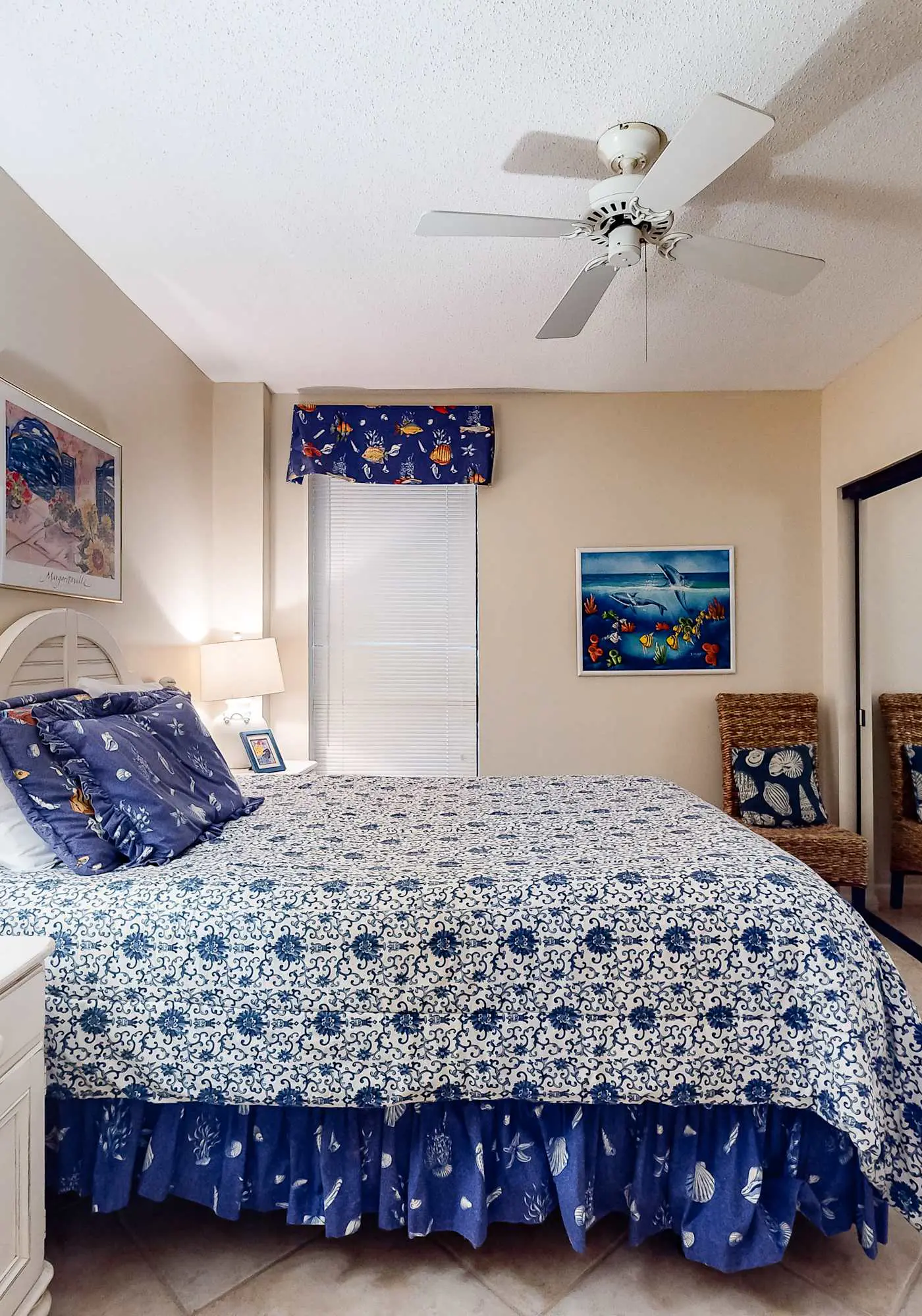 Beachfront condo with private beach access, hot tub, tennis court & pools