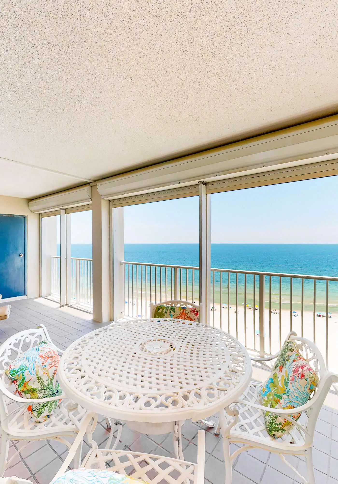 Beachfront condo with private beach access, hot tub, tennis court & pools