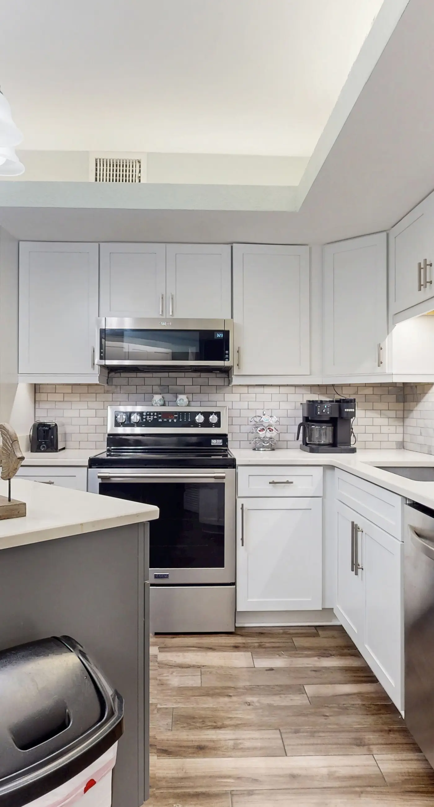 Gulf front escape w/ balcony, shared hot tub, pools, tennis, & beach access