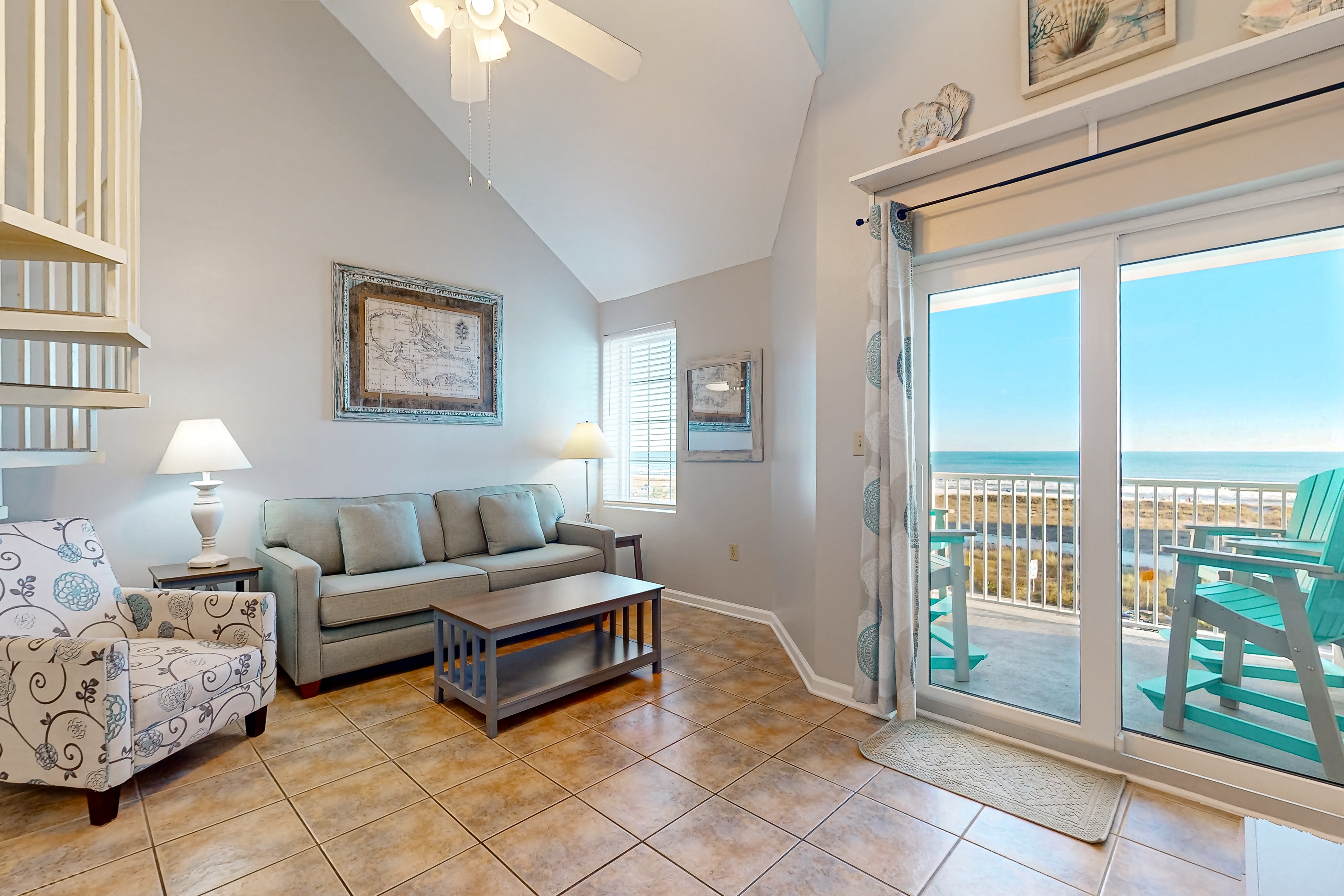 Spacious condo near the beach with great view, bonus loft, and shared pool