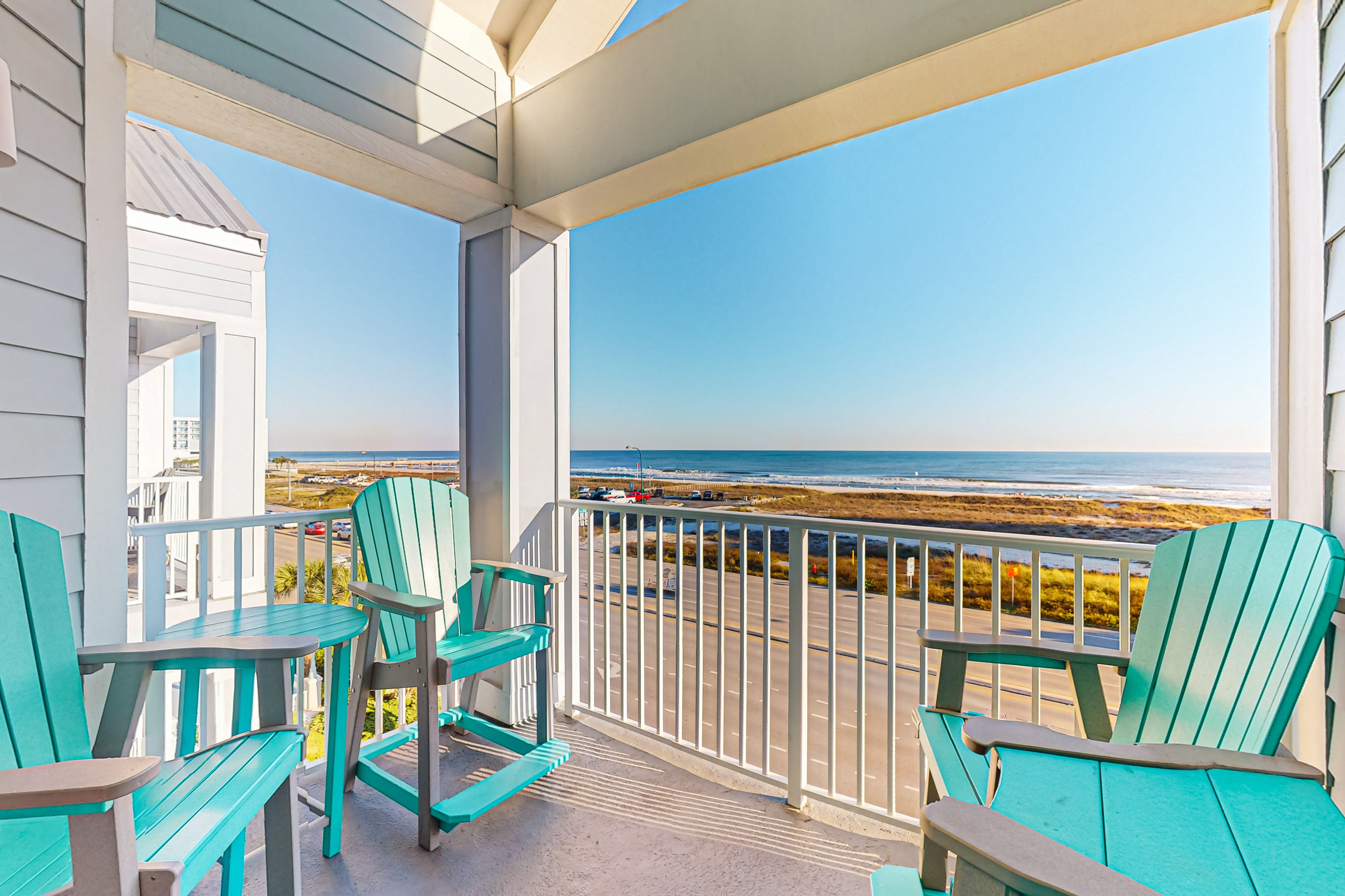 Spacious condo near the beach with great view, bonus loft, and shared pool