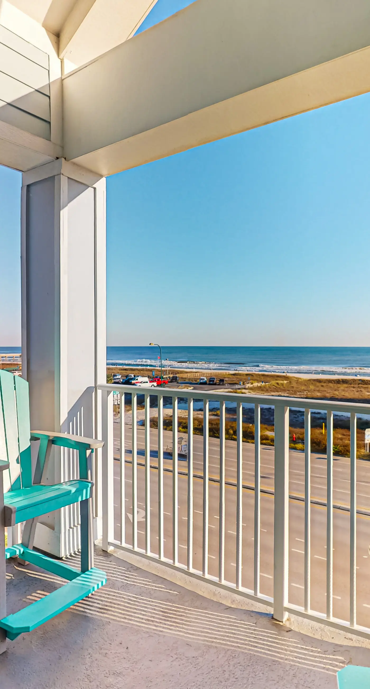 Spacious condo near the beach with great view, bonus loft, and shared pool