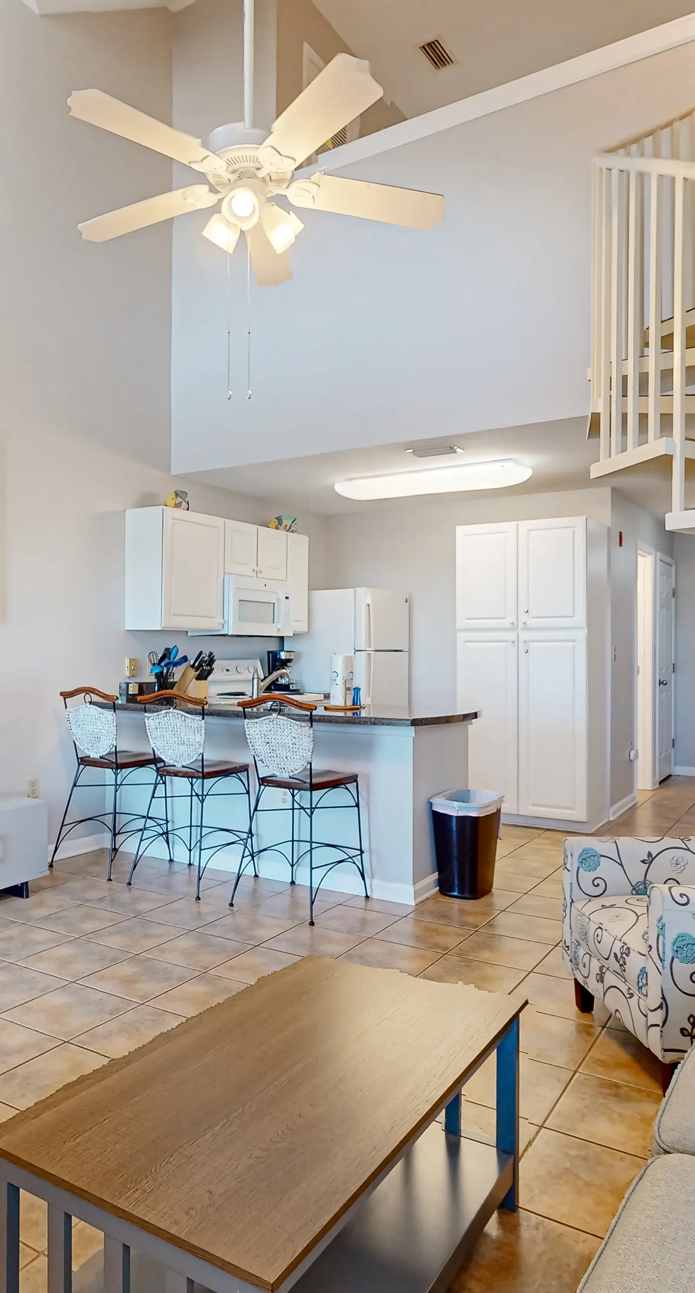 Spacious condo near the beach with great view, bonus loft, and shared pool