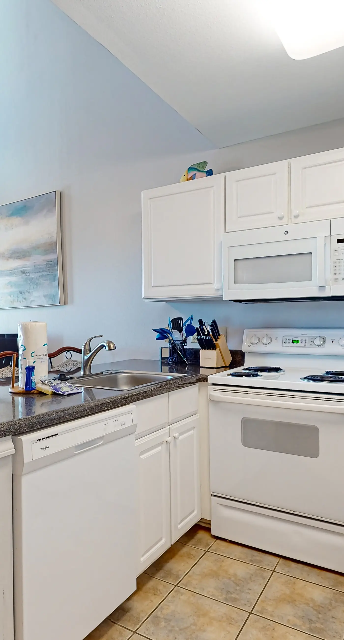 Spacious condo near the beach with great view, bonus loft, and shared pool