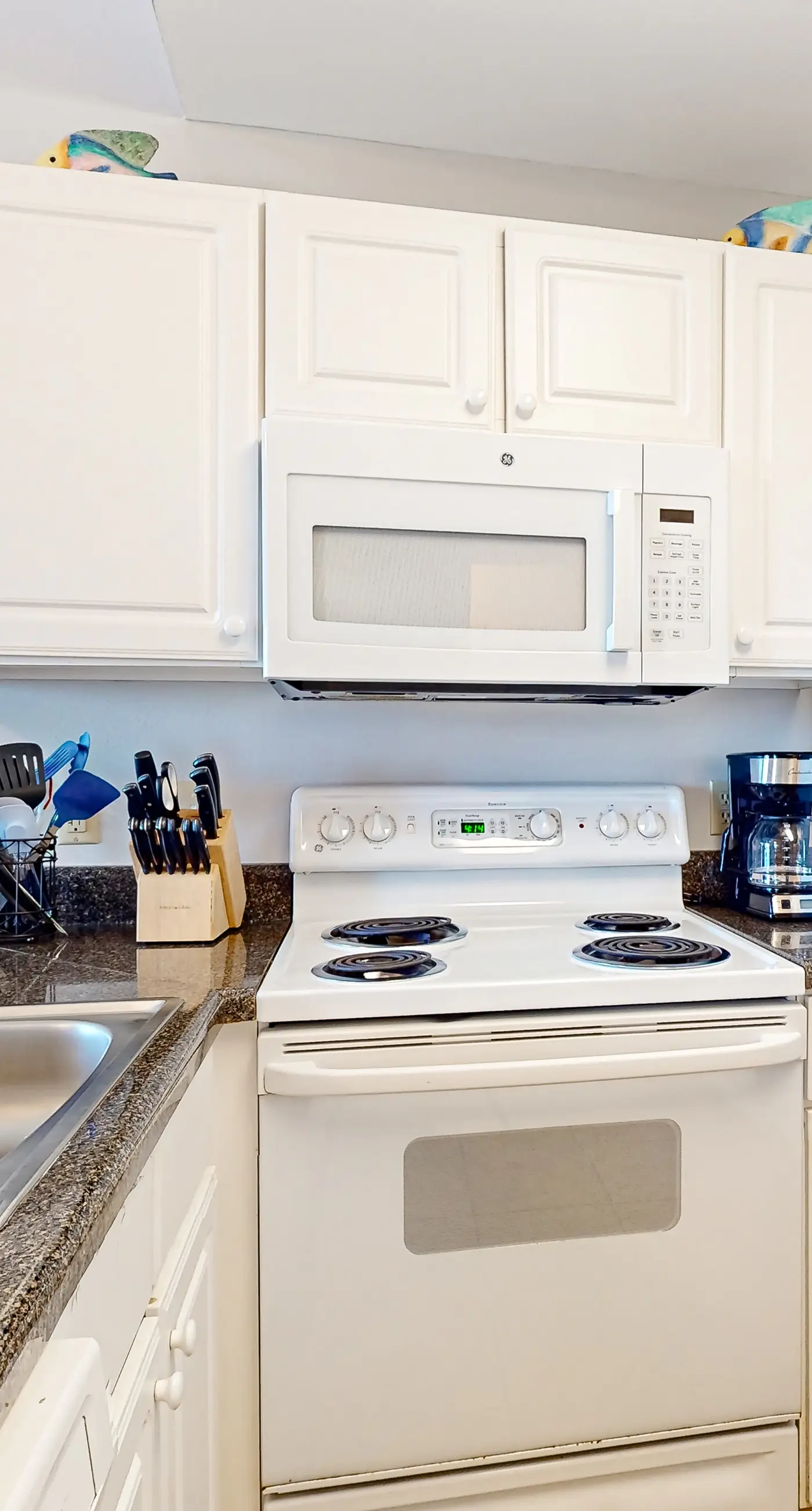 Spacious condo near the beach with great view, bonus loft, and shared pool