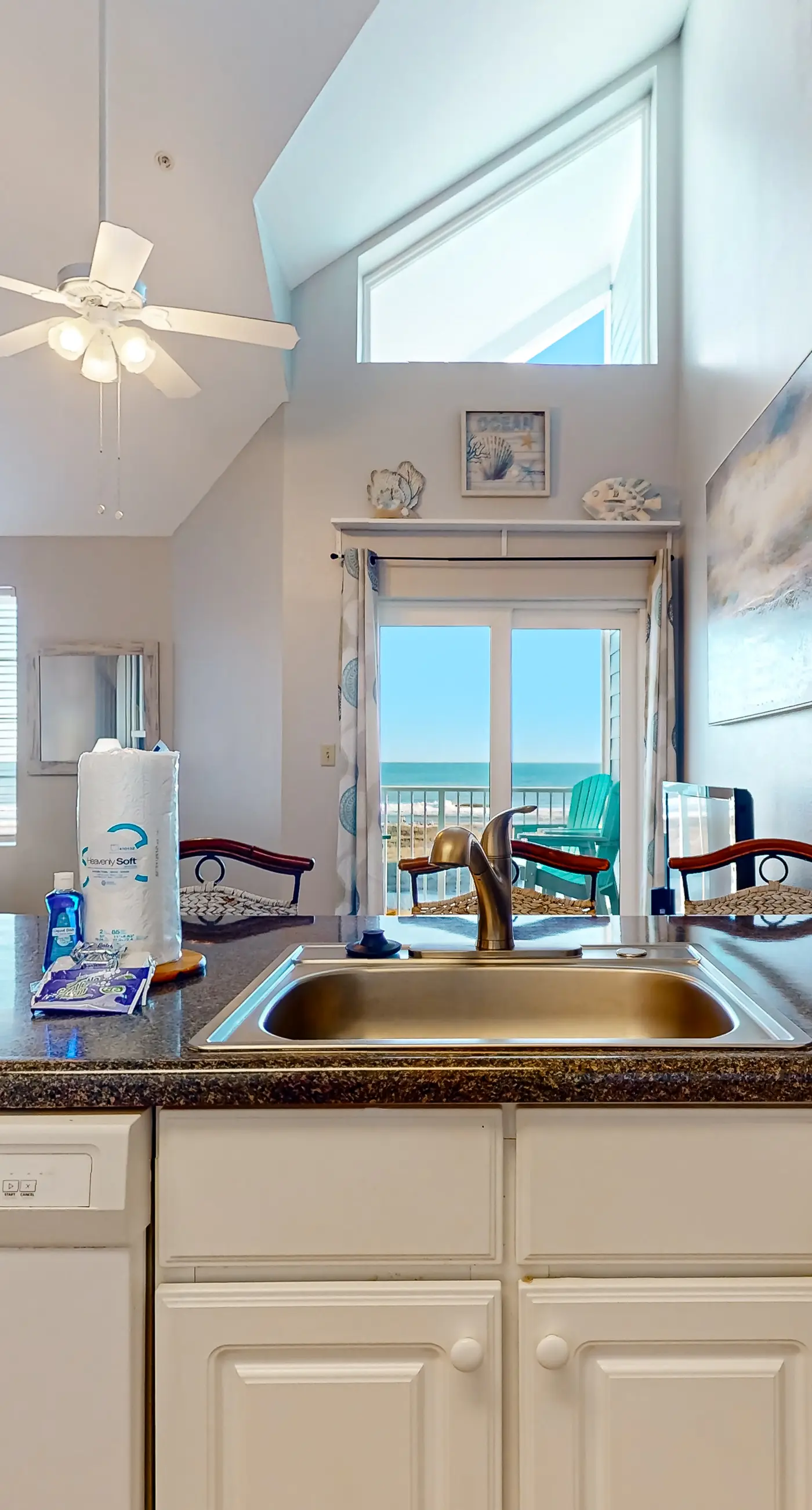 Spacious condo near the beach with great view, bonus loft, and shared pool