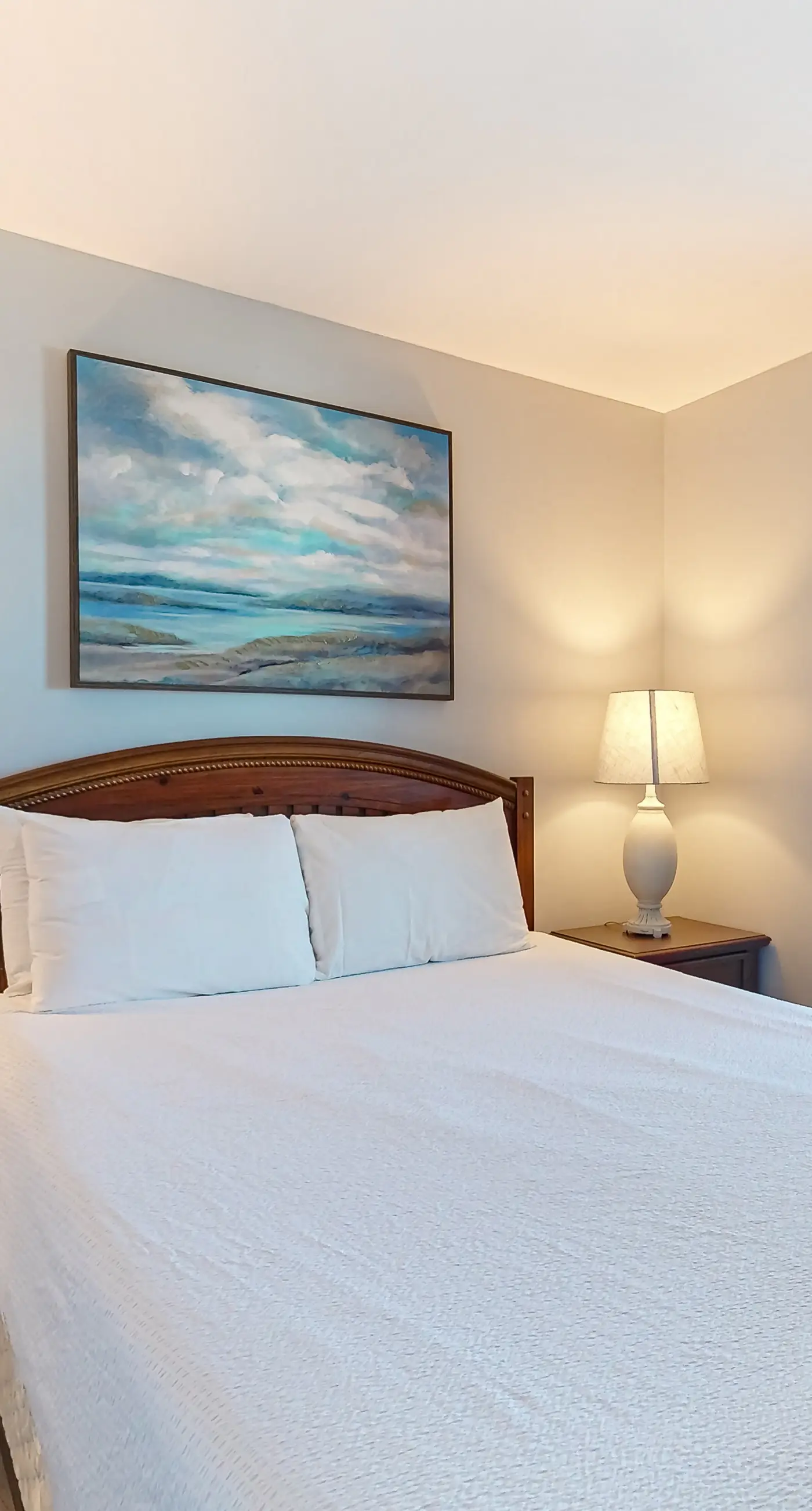 Spacious condo near the beach with great view, bonus loft, and shared pool