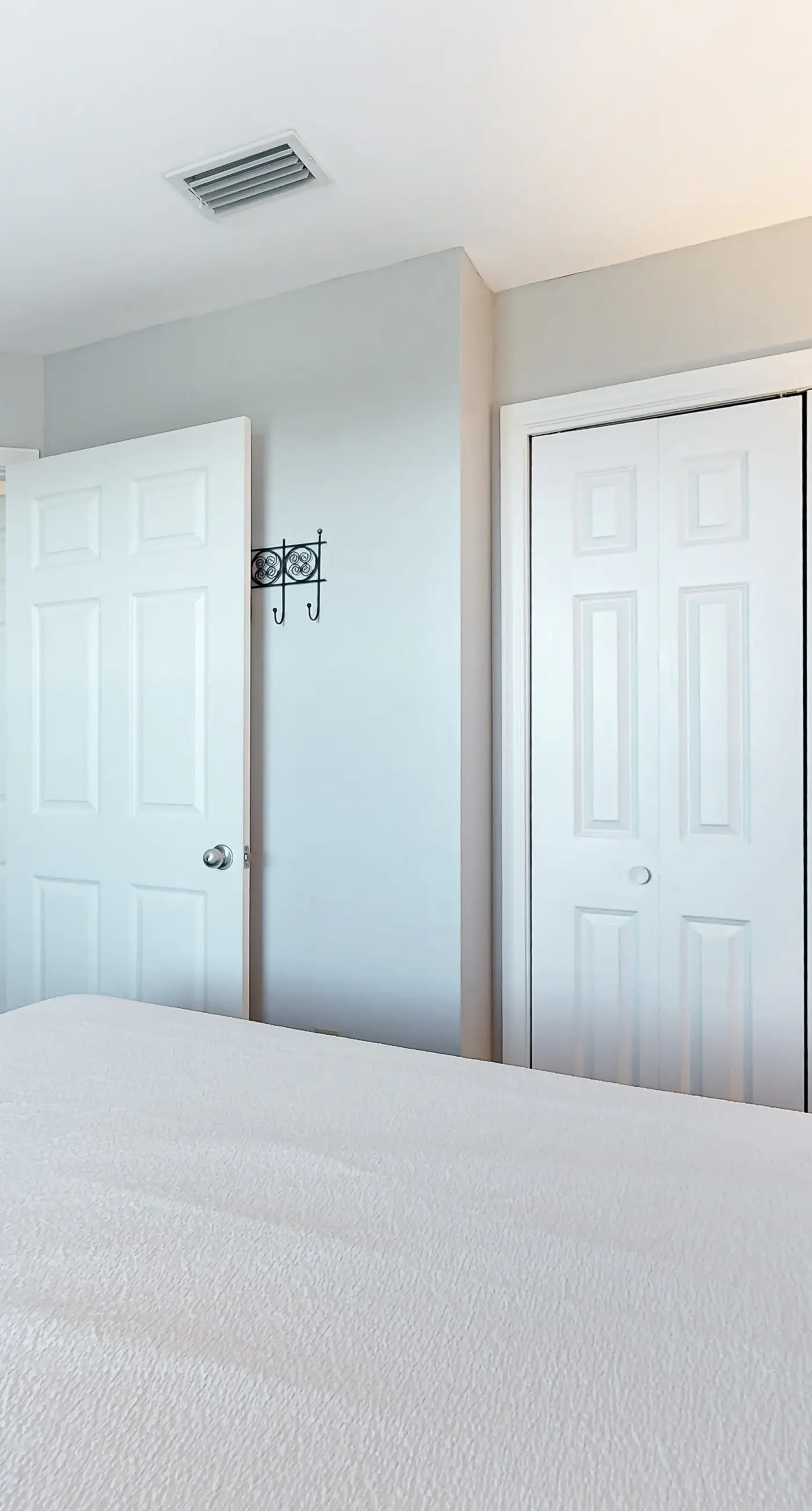 Spacious condo near the beach with great view, bonus loft, and shared pool