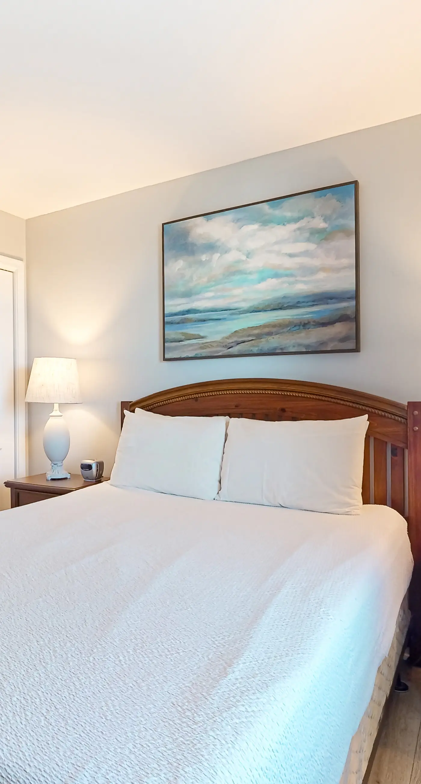 Spacious condo near the beach with great view, bonus loft, and shared pool