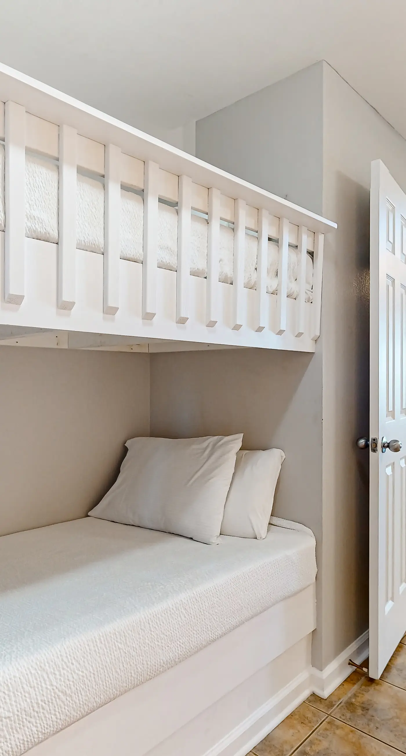 Spacious condo near the beach with great view, bonus loft, and shared pool