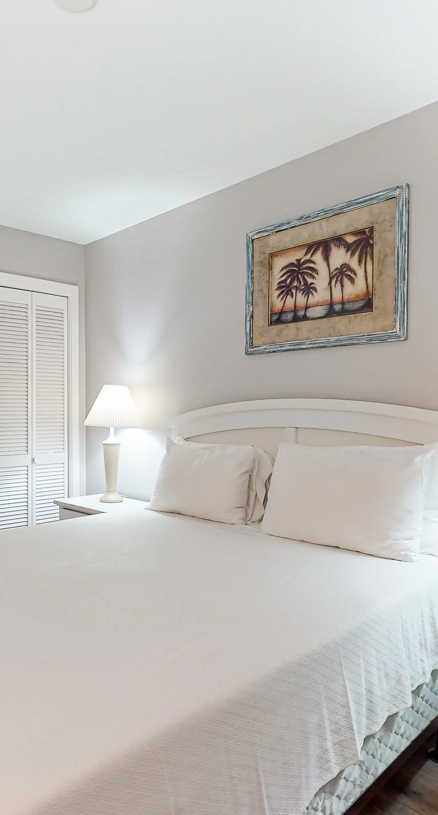 Spacious condo near the beach with great view, bonus loft, and shared pool