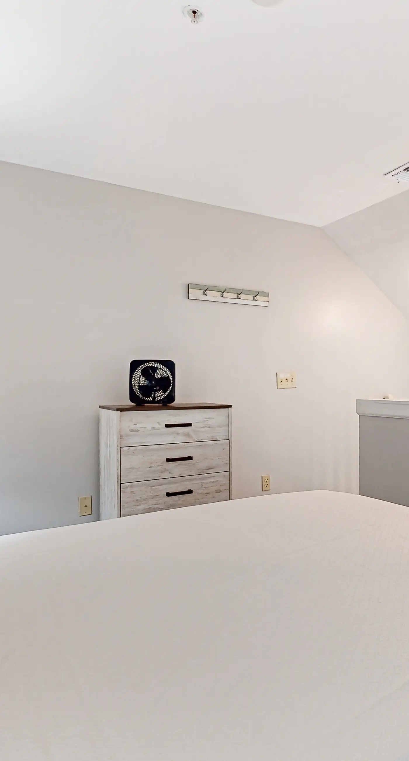 Spacious condo near the beach with great view, bonus loft, and shared pool