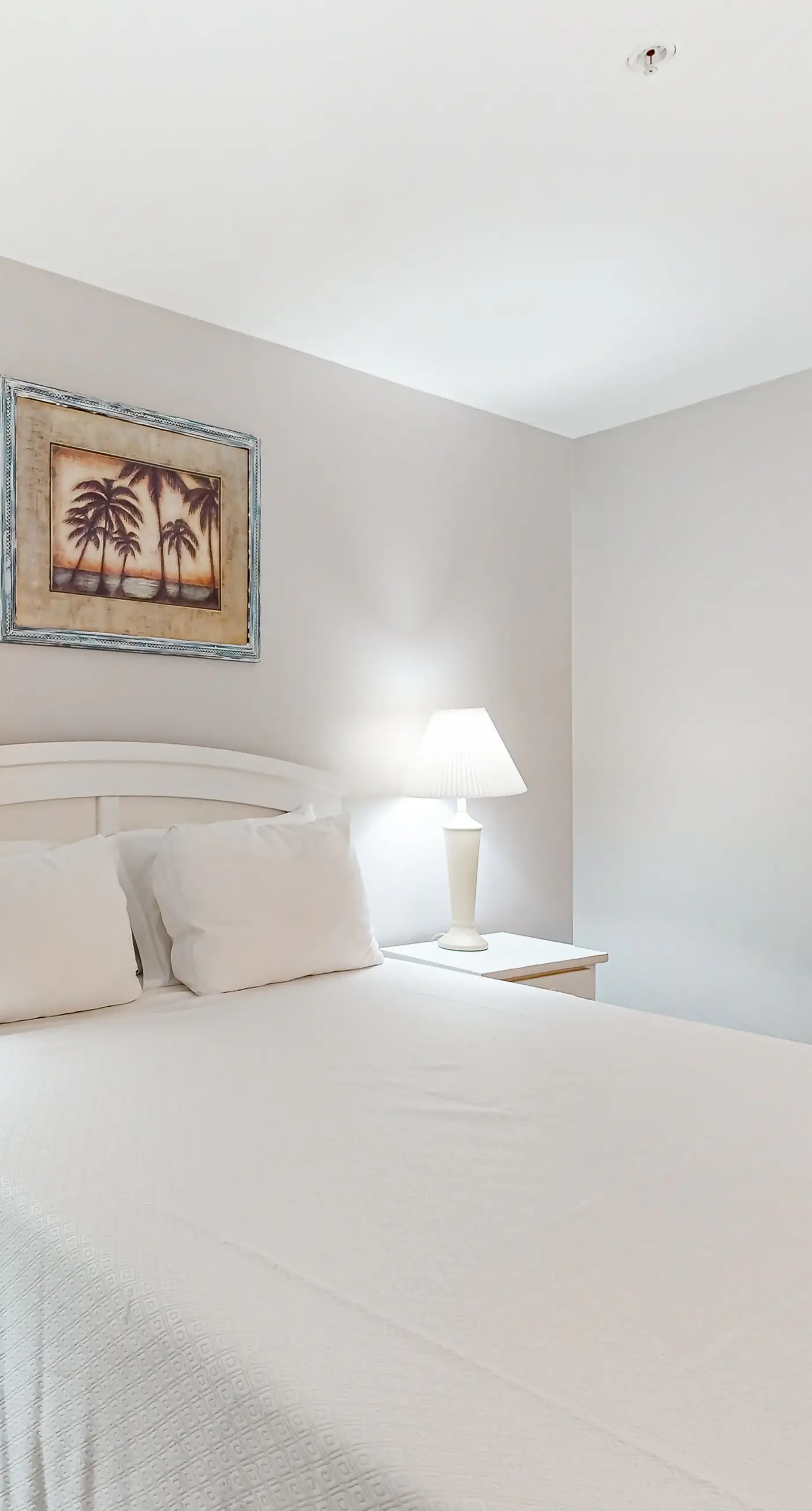 Spacious condo near the beach with great view, bonus loft, and shared pool