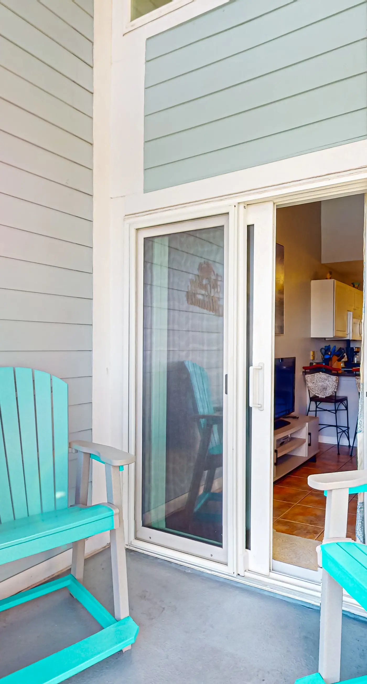 Spacious condo near the beach with great view, bonus loft, and shared pool