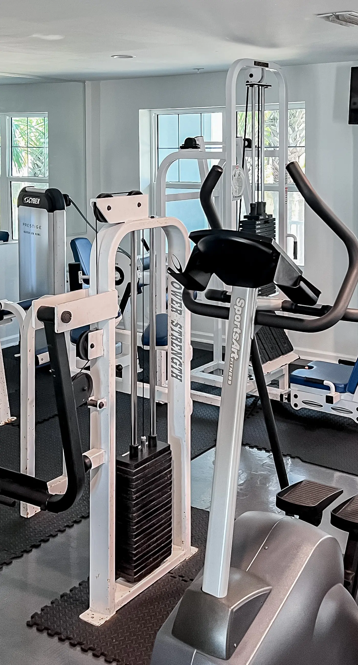 Spacious condo near the beach with great view, bonus loft, and shared pool