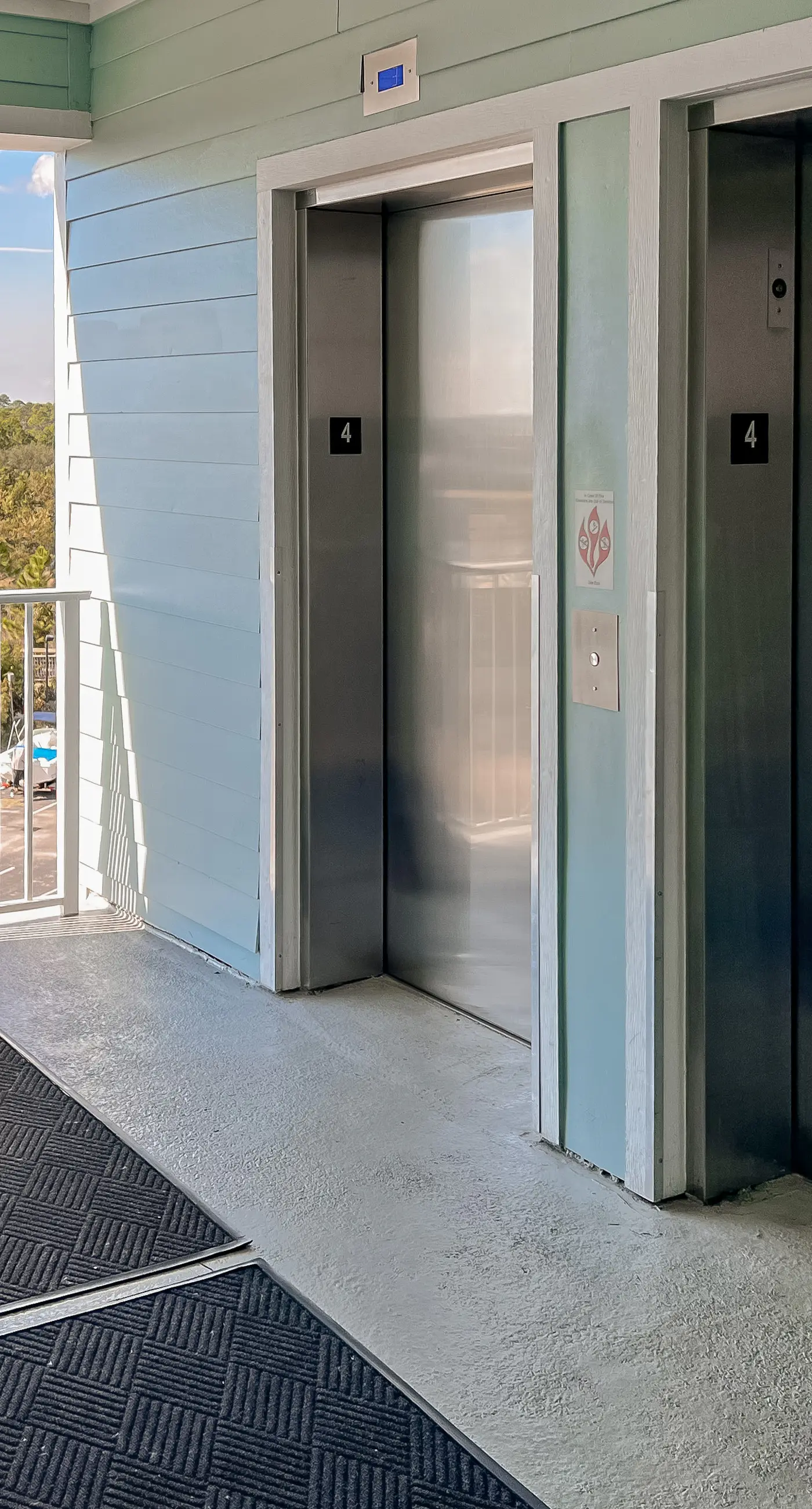 Spacious condo near the beach with great view, bonus loft, and shared pool