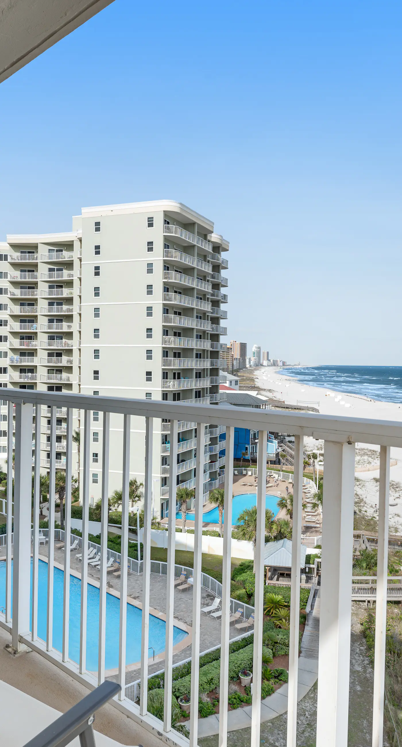 Gulf & beachfront condo with indoor & outdoor pools, sauna & sun deck