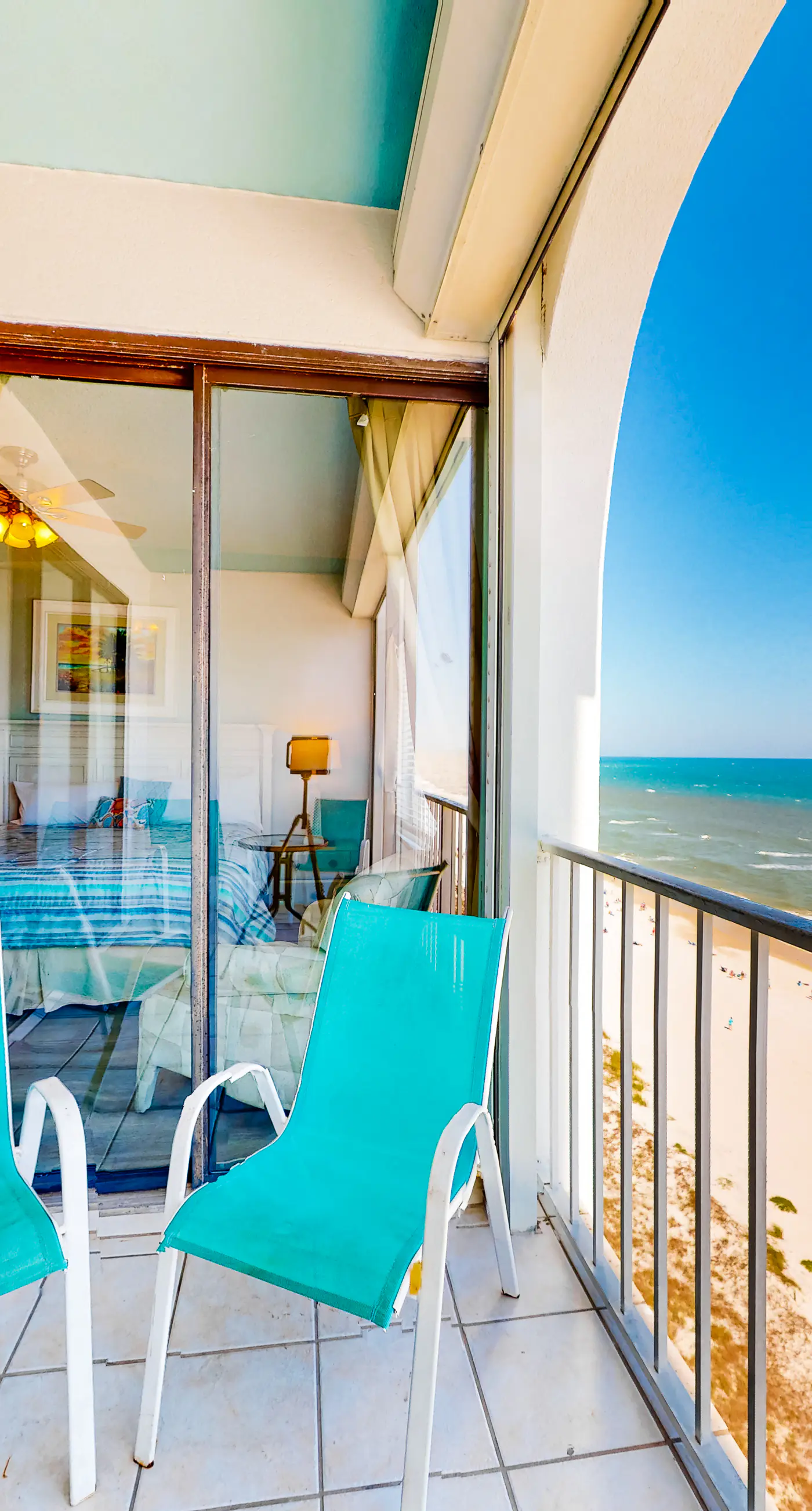 Gulf front condo with pools/hot tub - ocean view, covered balcony & washer/dryer