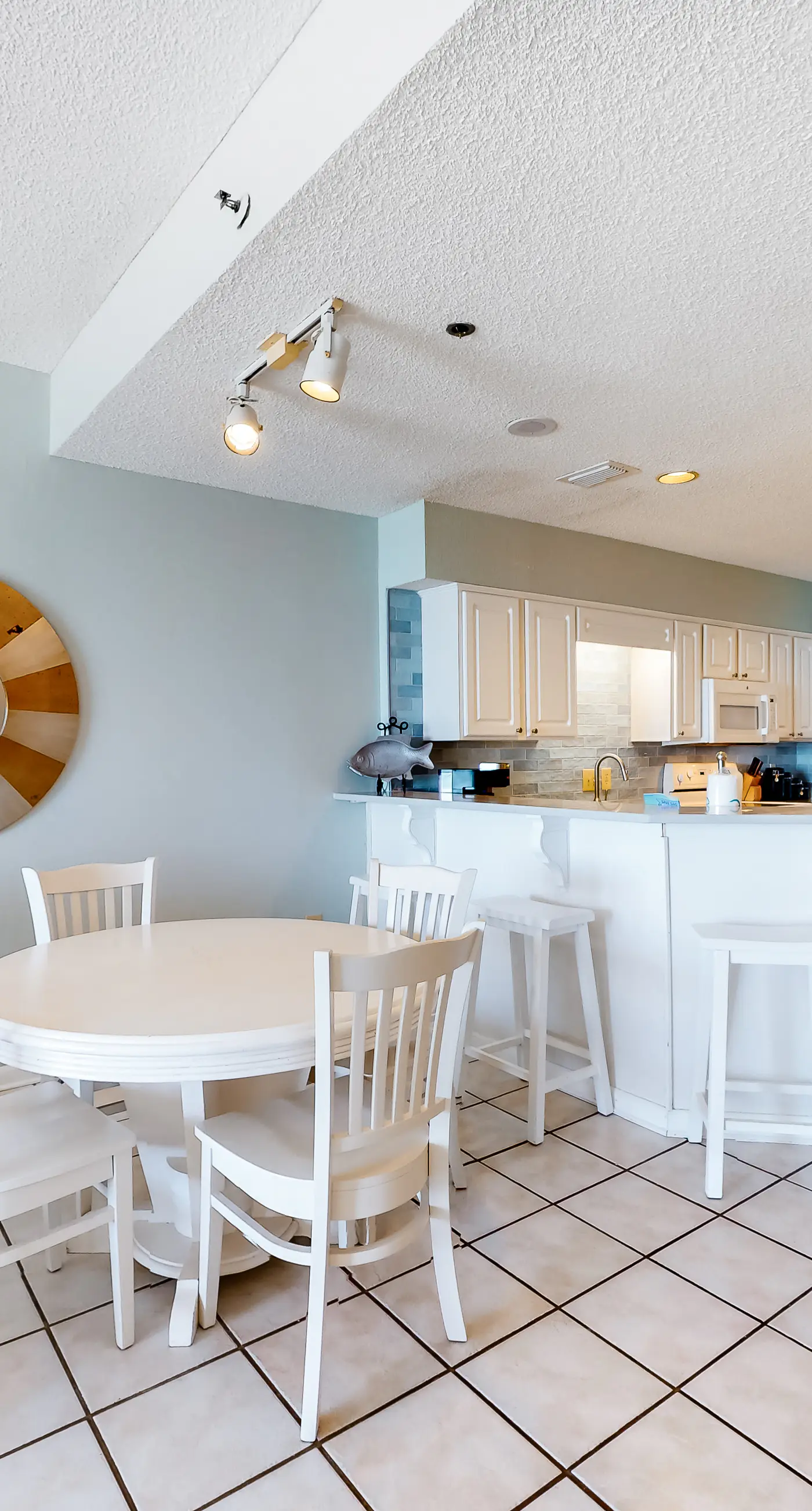 Gulf front condo with pools/hot tub - ocean view, covered balcony & washer/dryer