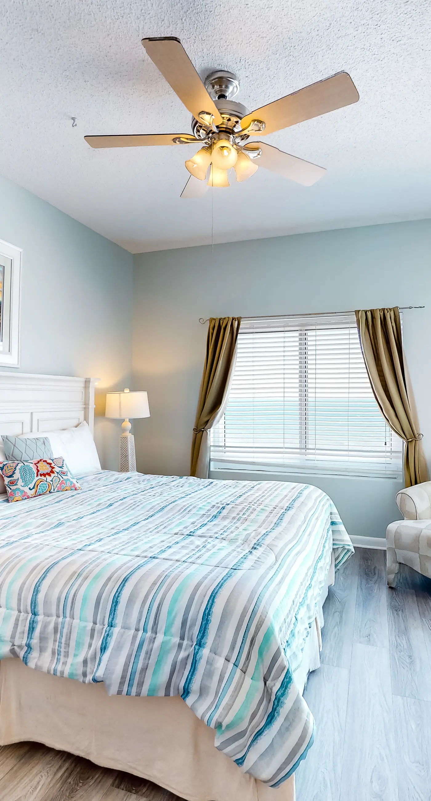 Gulf front condo with pools/hot tub - ocean view, covered balcony & washer/dryer