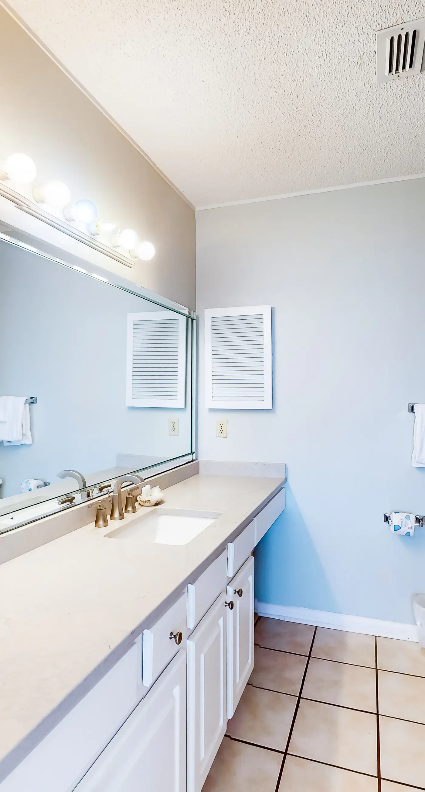 Gulf front condo with pools/hot tub - ocean view, covered balcony & washer/dryer