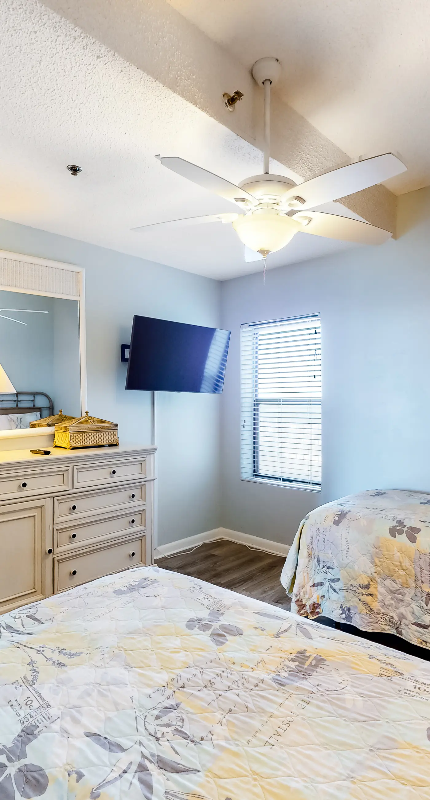 Gulf front condo with pools/hot tub - ocean view, covered balcony & washer/dryer