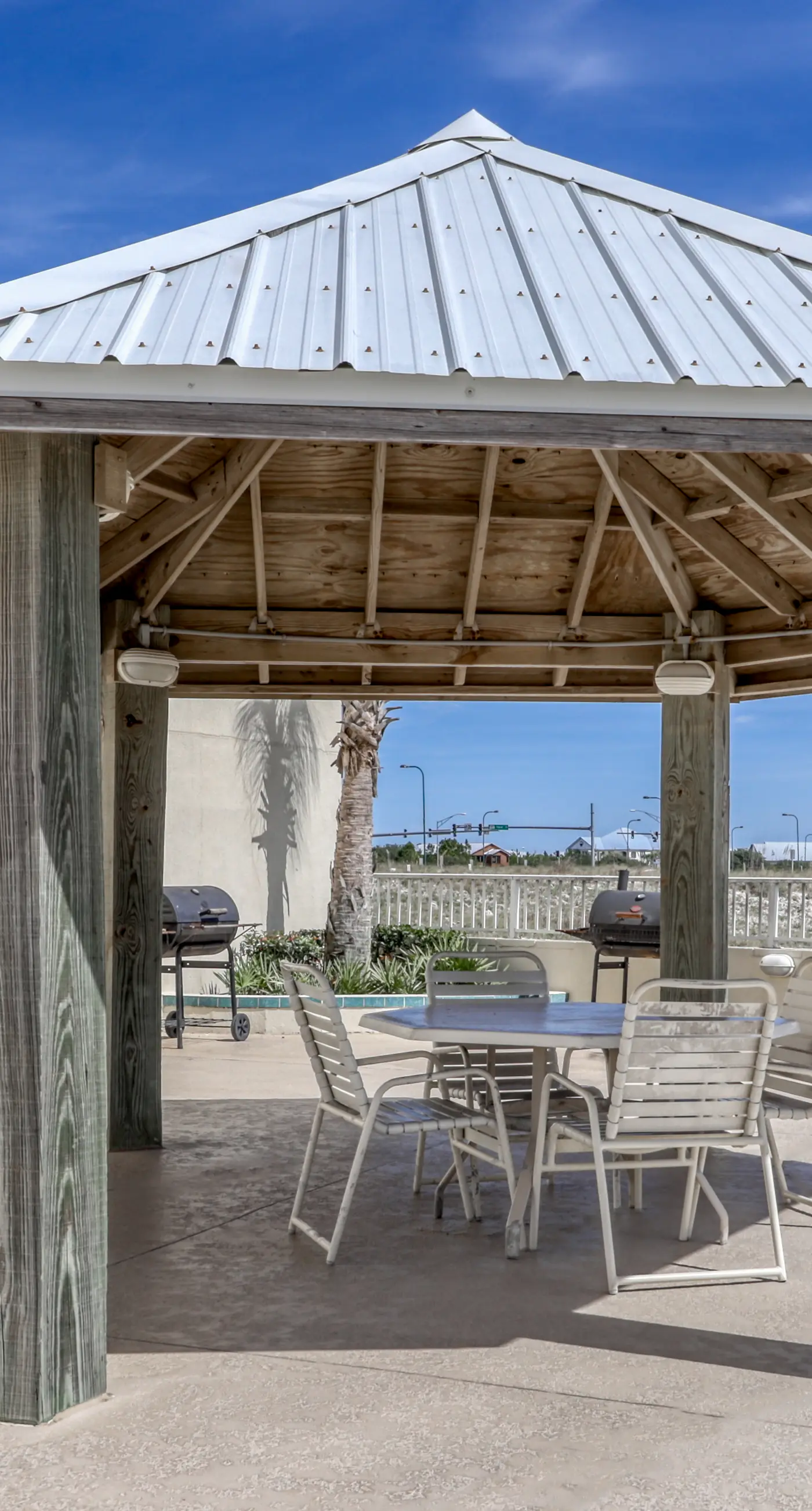 Gulf front condo with pools/hot tub - ocean view, covered balcony & washer/dryer