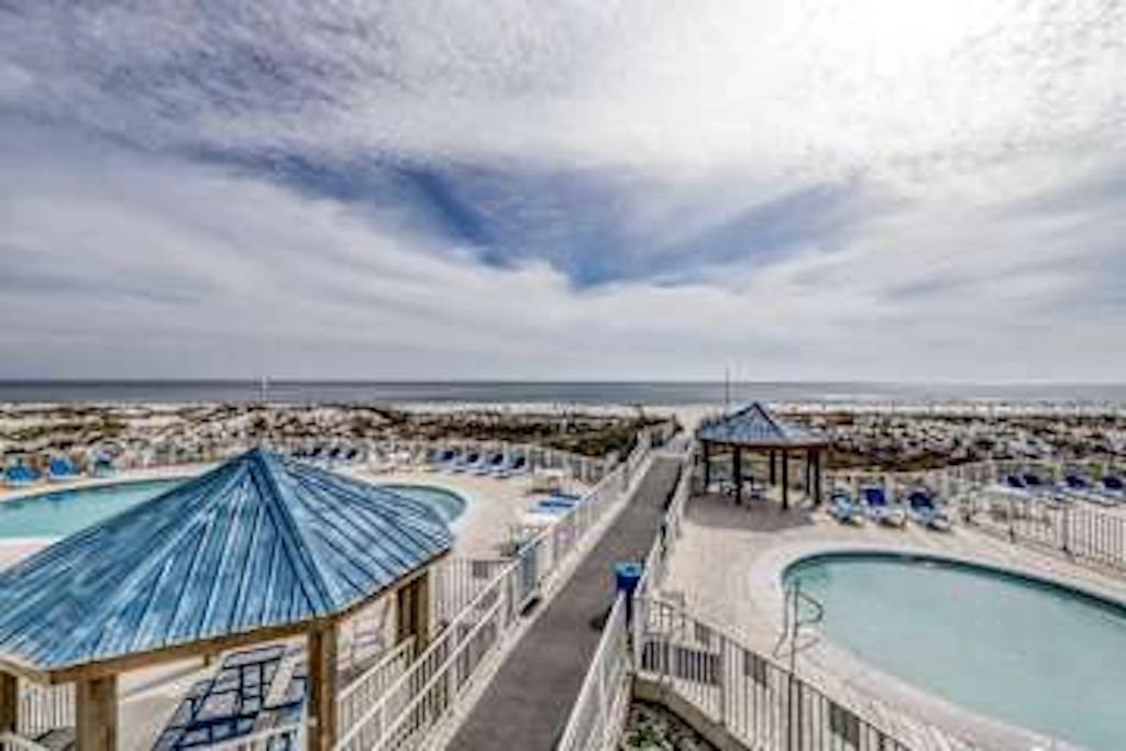 Inviting condo w/ a spacious living area, shared pools, & easy beach access