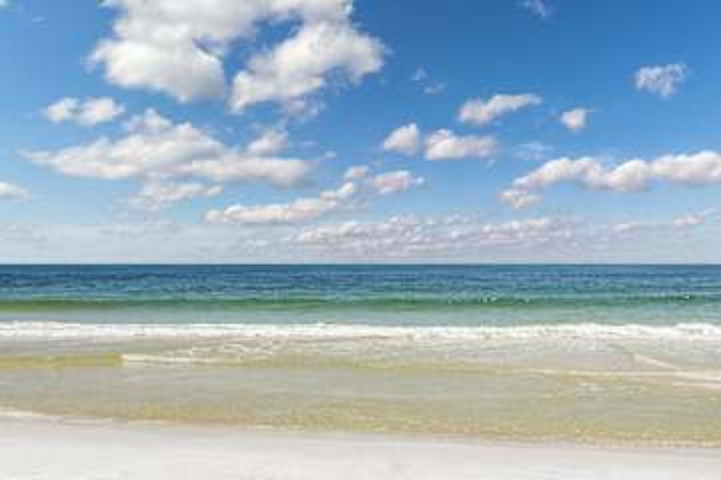 Inviting condo w/ a spacious living area, shared pools, & easy beach access