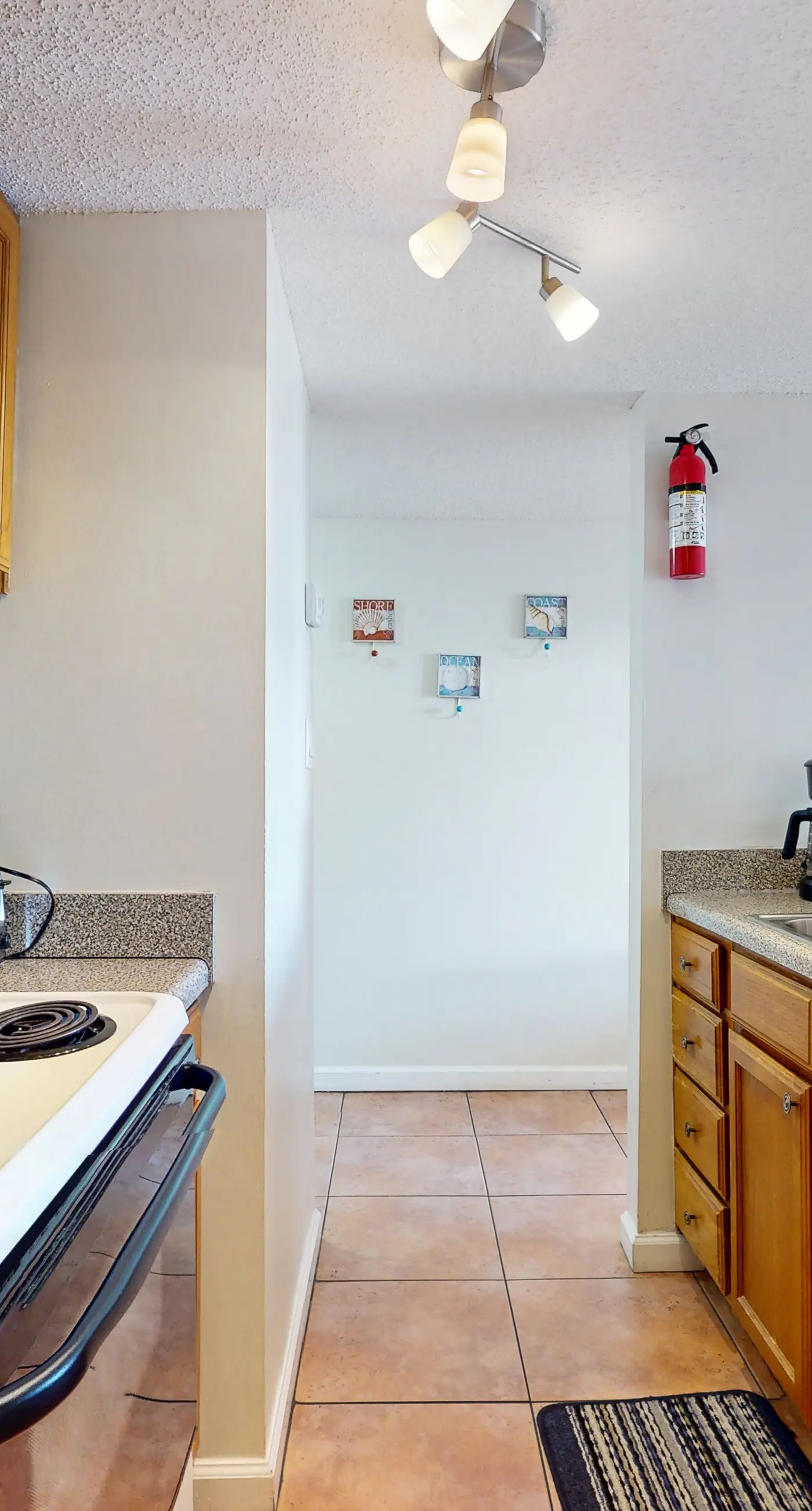 Gulf view condo w/ a full kitchen, private balcony, shared pools, & tennis court