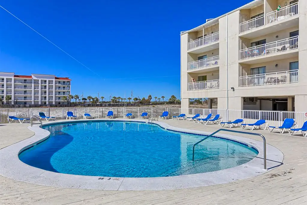 Gulf view condo w/ a full kitchen, private balcony, shared pools, & tennis court