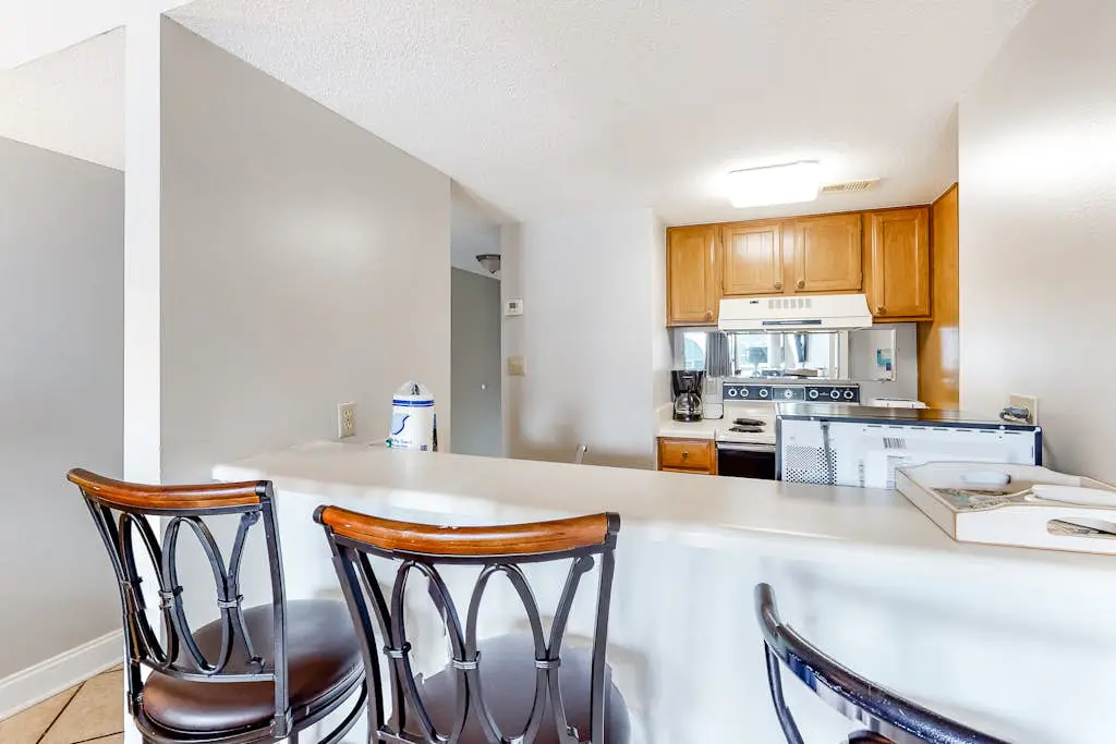 Gulf view condo w/ a full kitchen, private balcony, shared pools, & tennis court