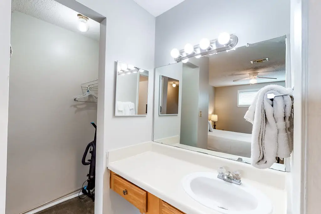 Gulf view condo w/ a full kitchen, private balcony, shared pools, & tennis court