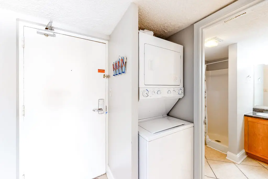 Gulf view condo w/ a full kitchen, private balcony, shared pools, & tennis court