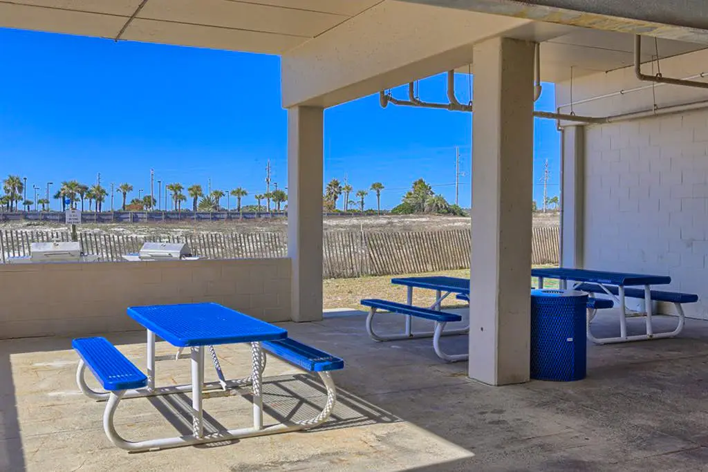Gulf view condo w/ a full kitchen, private balcony, shared pools, & tennis court
