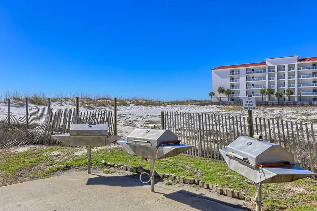 Gulf view condo w/ a full kitchen, private balcony, shared pools, & tennis court