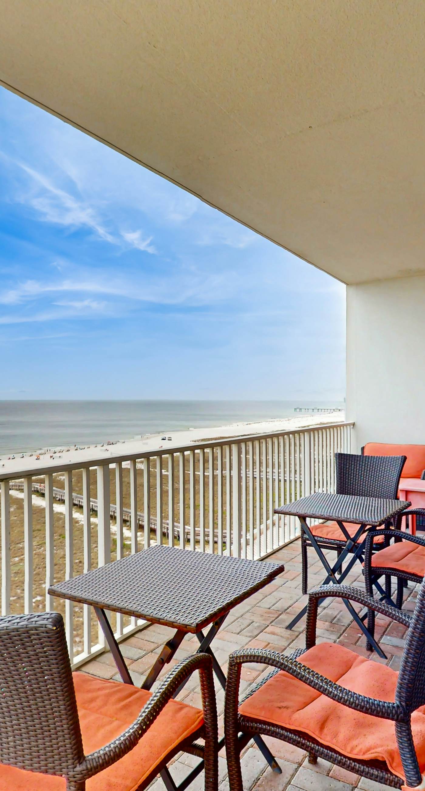 Gulf front condo w a full kitchen, private balcony, shared pools, & hot tub