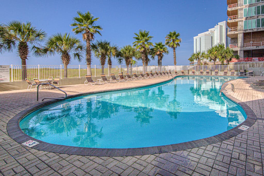 Gulf front condo w a full kitchen, private balcony, shared pools, & hot tub