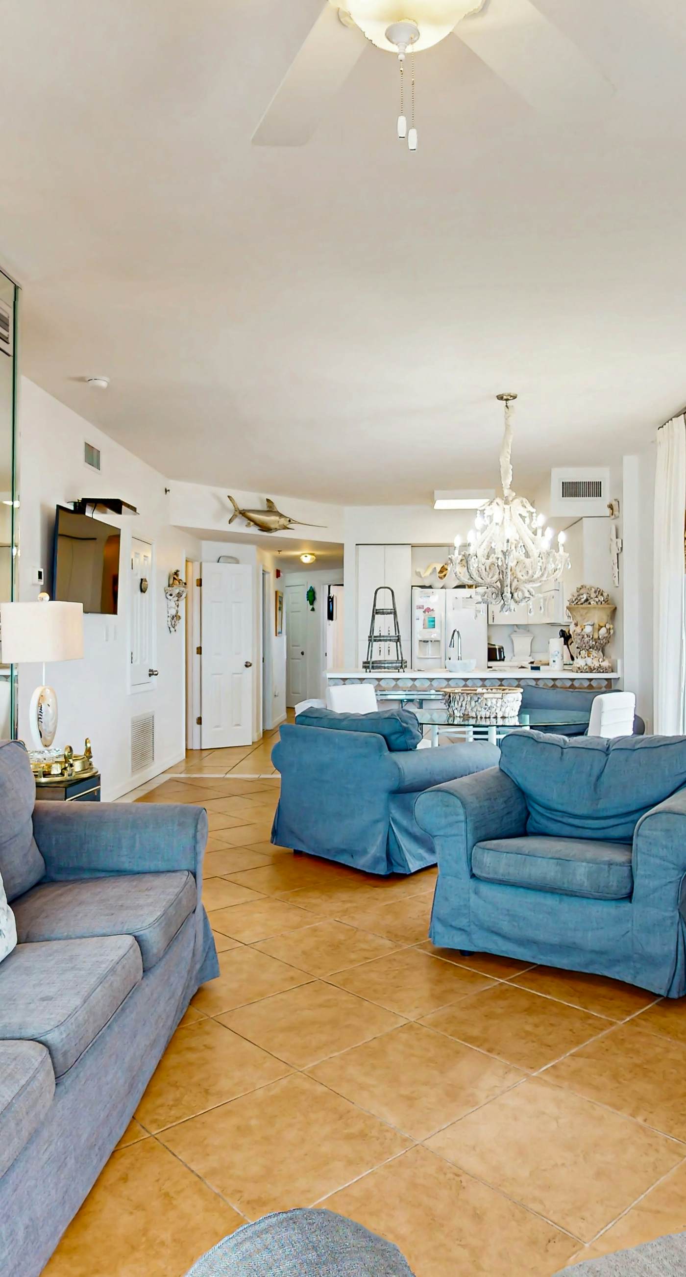 Gulf front condo w a full kitchen, private balcony, shared pools, & hot tub