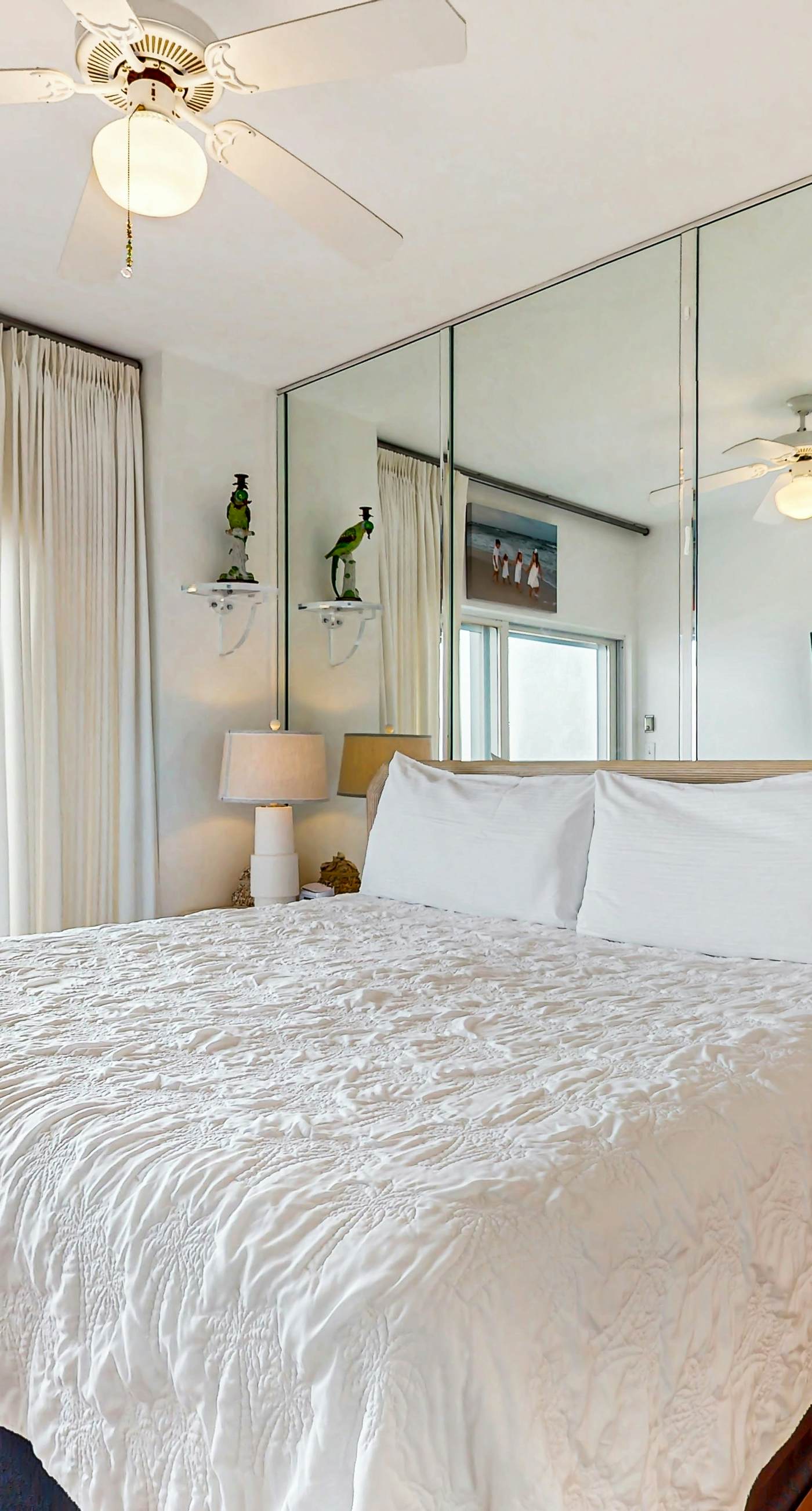 Gulf front condo w a full kitchen, private balcony, shared pools, & hot tub