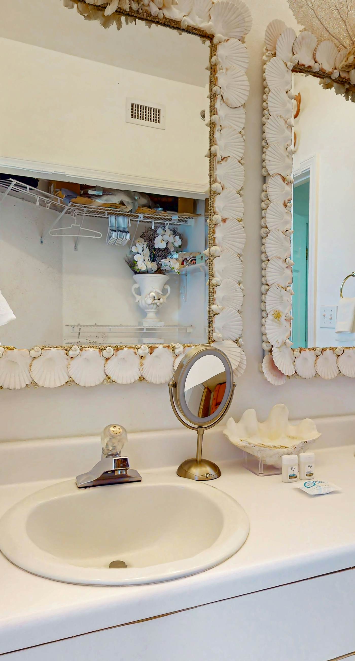 Gulf front condo w a full kitchen, private balcony, shared pools, & hot tub