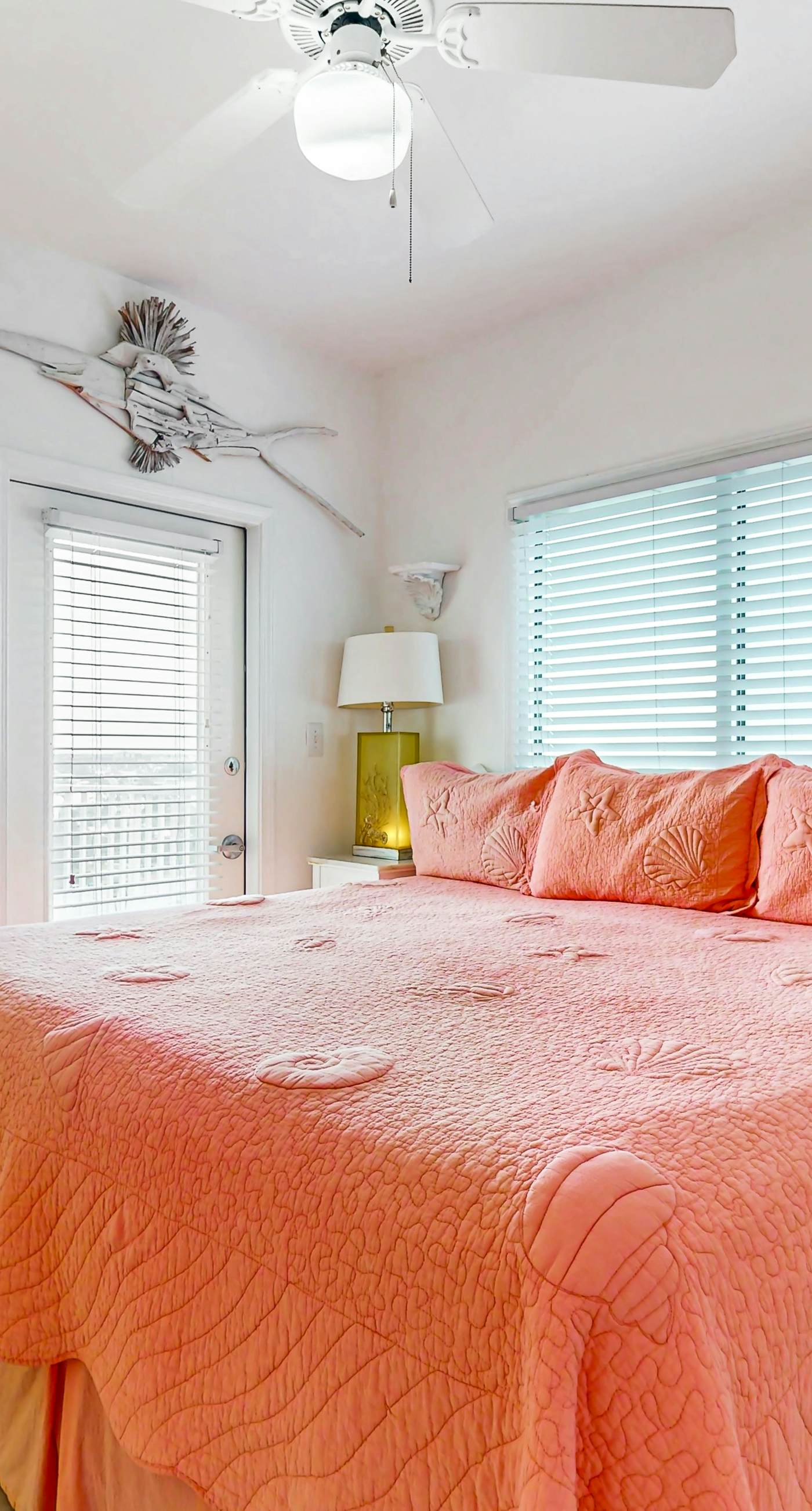 Gulf front condo w a full kitchen, private balcony, shared pools, & hot tub